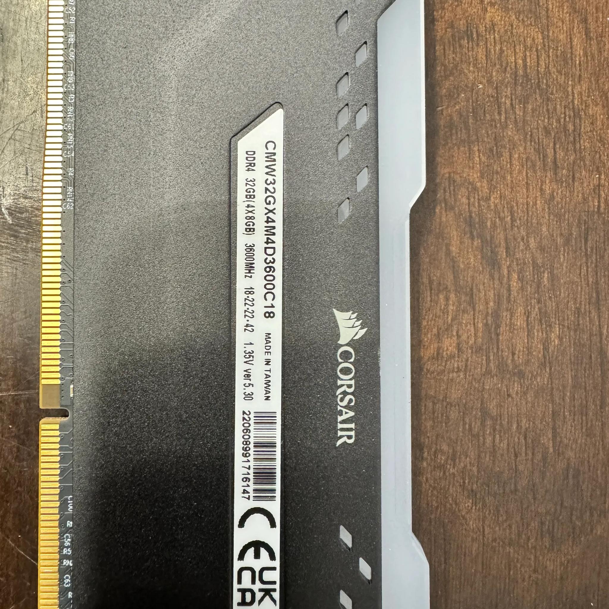 Corsair Vengeance RGB Pro 3600MHz (4x8 GB) 32GB DDR4