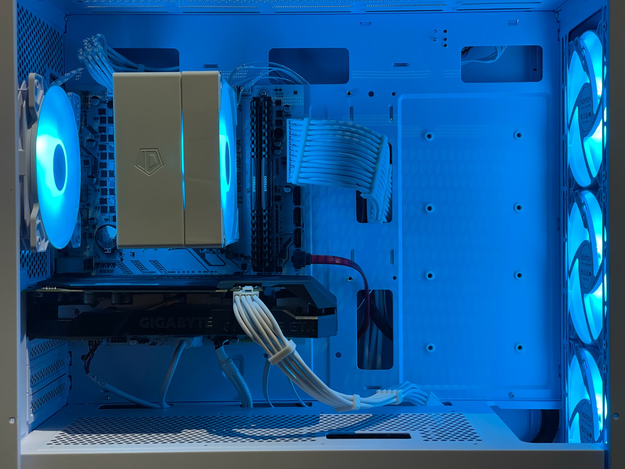 White Value Gaming PC - GTX 1660 | Ryzen 5 | 16GB DDR4 | 500 GB SSD | Win 11 Pro