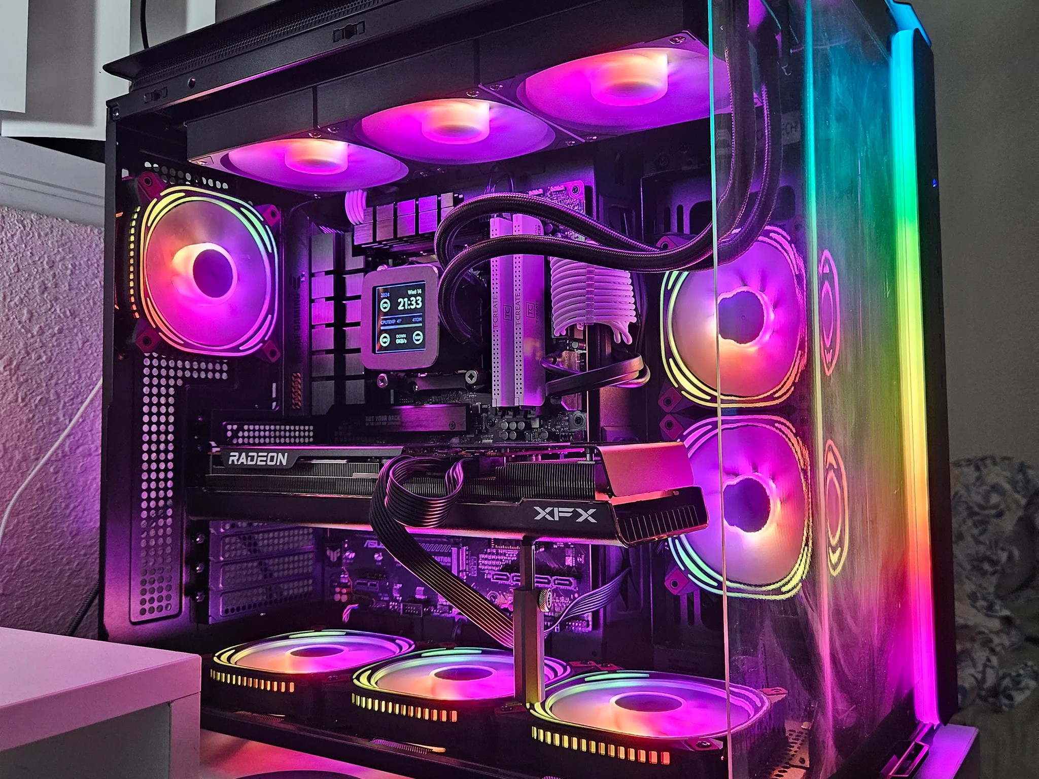 RX 7800 XT Gaming PC / Ryzen 7 7700X / 32GB DDR5 / 1TB M.2 NVMe / B650E / Montech King 95 / P30