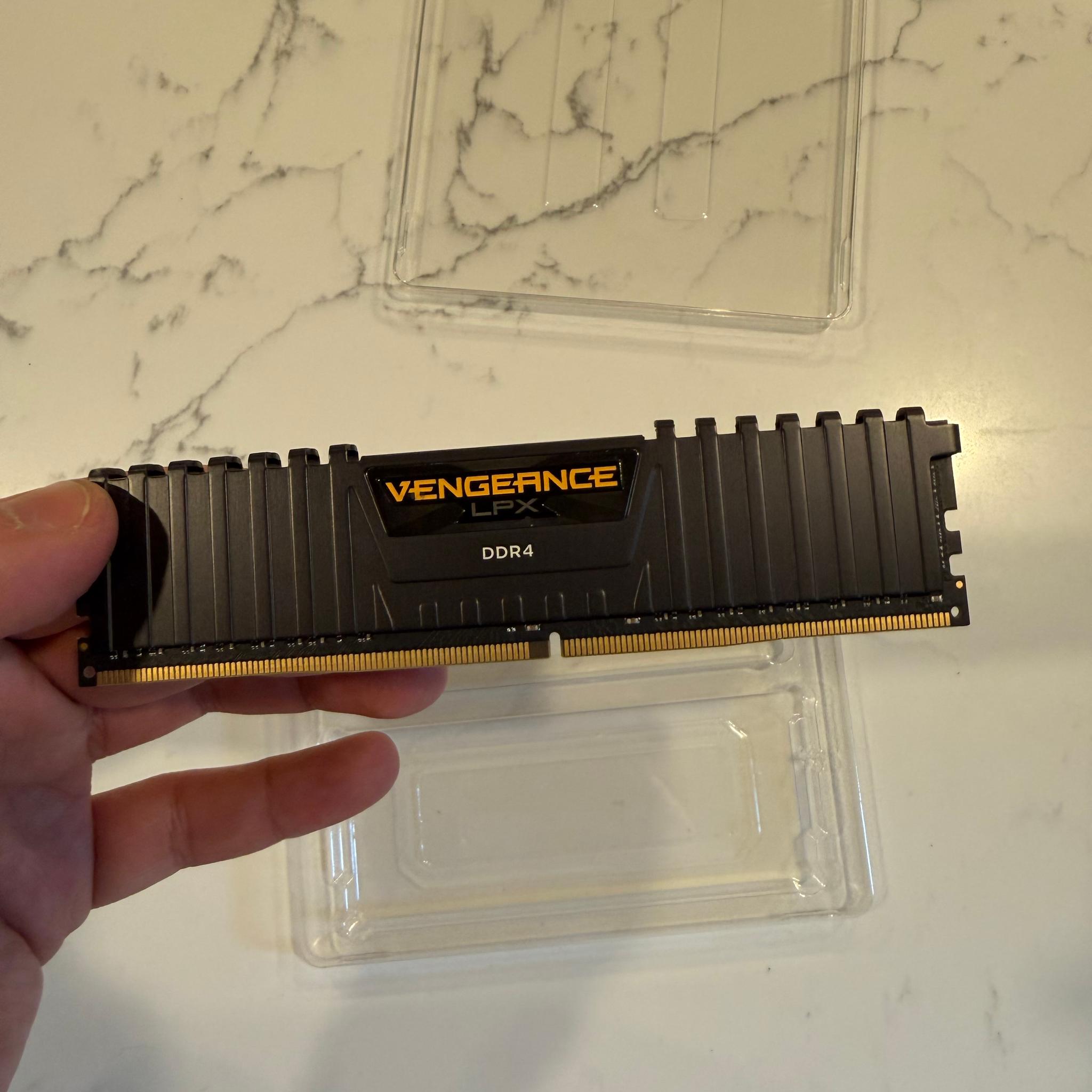 CORSAIR VENGEANCE LPX 32GB (2x16GB) DDR4 3600MHz