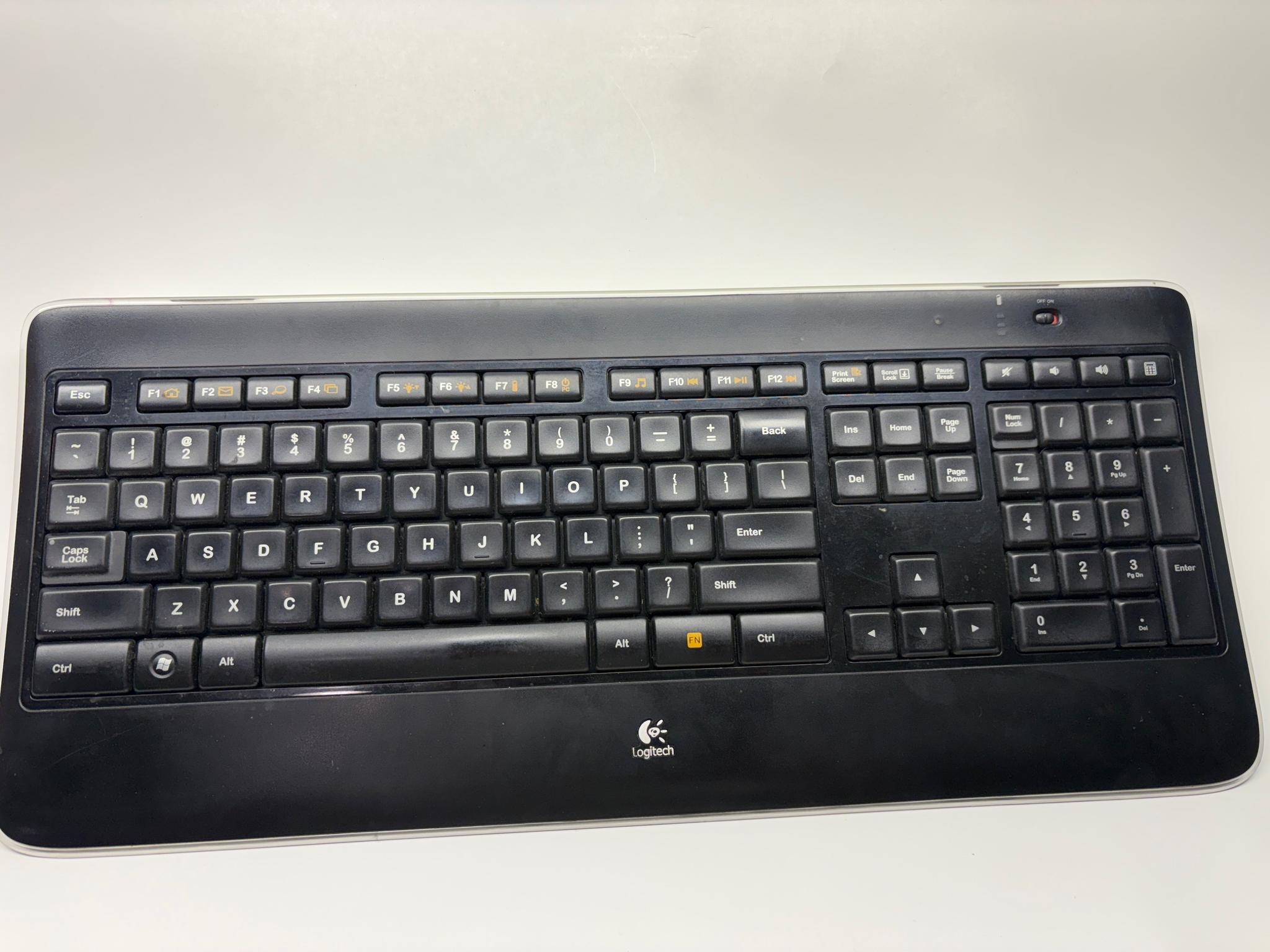 Logitech K800 Illuminated Wireless Keyboard - With Dongle