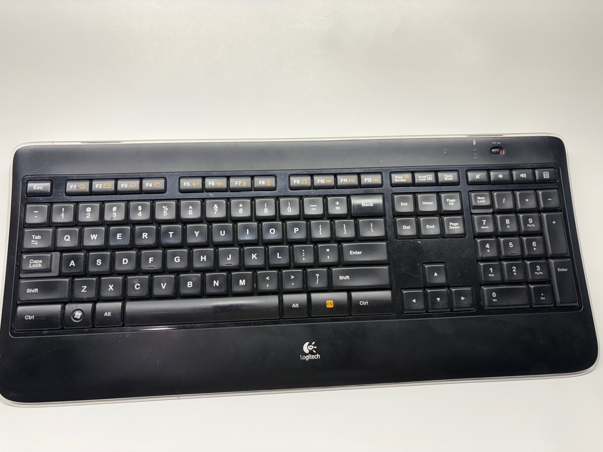 Logitech K800 Illuminated Wireless Keyboard - w/o dongle NEEDS BATTERIES (Rechargeable AA)