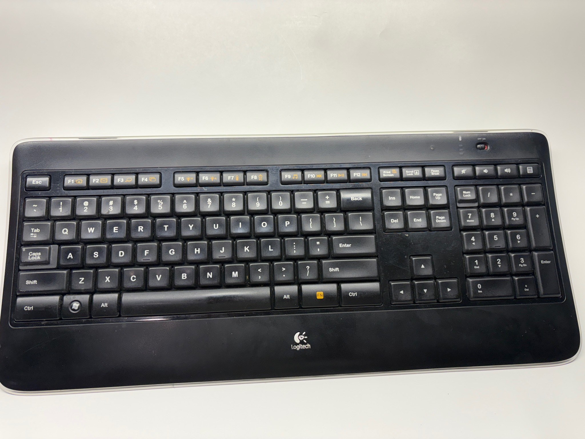 Logitech K800 Illuminated Wireless Keyboard - w/o dongle NEEDS BATTERIES (Rechargeable AA)