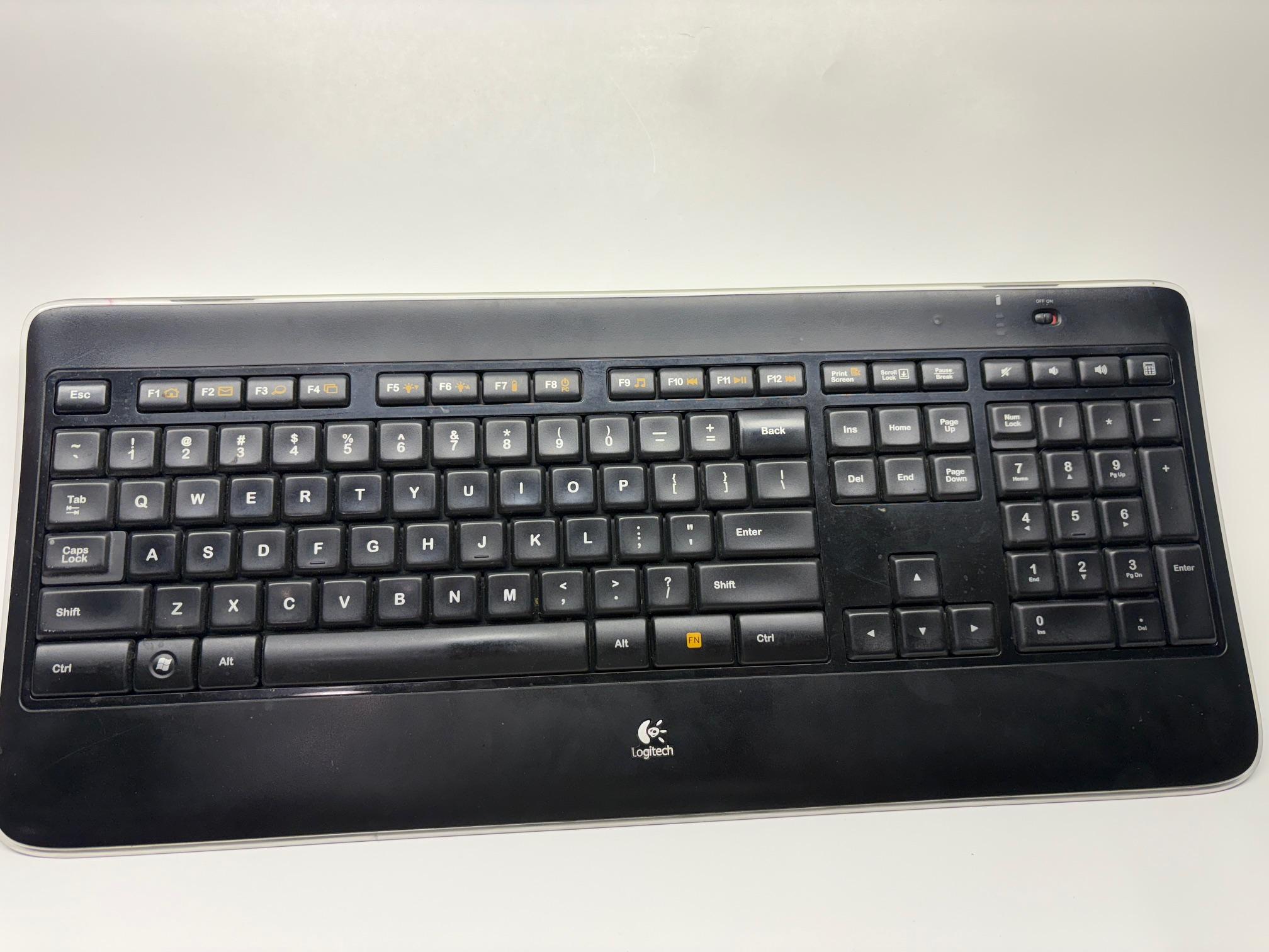 Logitech K800 Illuminated Wireless Keyboard - w/o dongle NEEDS BATTERIES (Rechargeable AA)