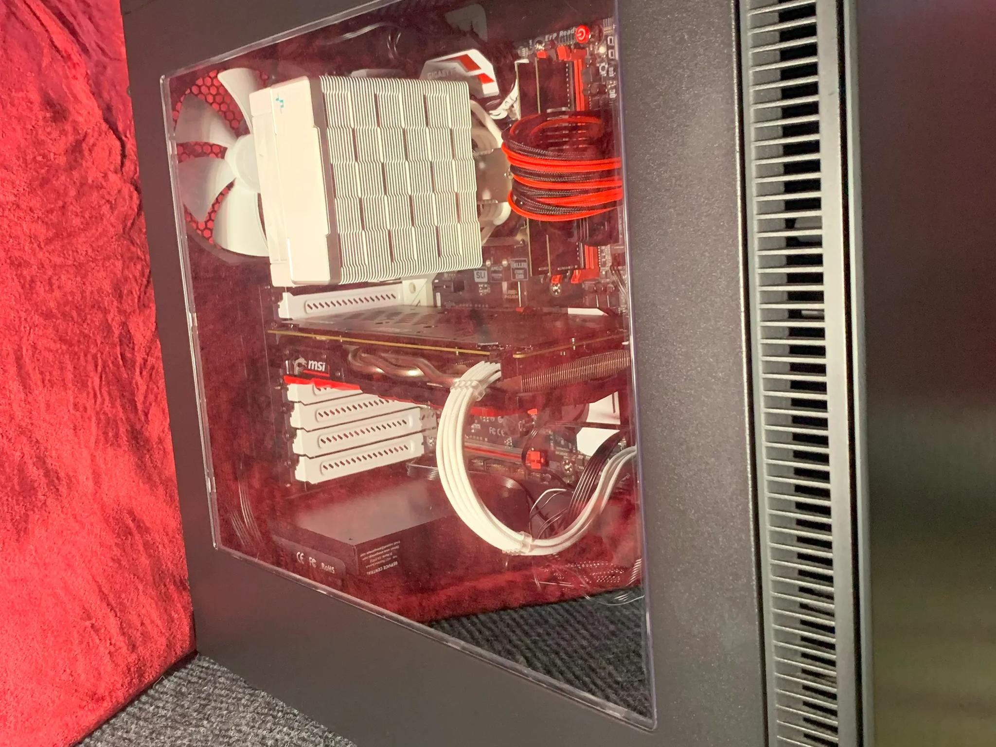 Intel i7 7700, RX 580 8GB, 32GB RAM, Fractal Design Define-S