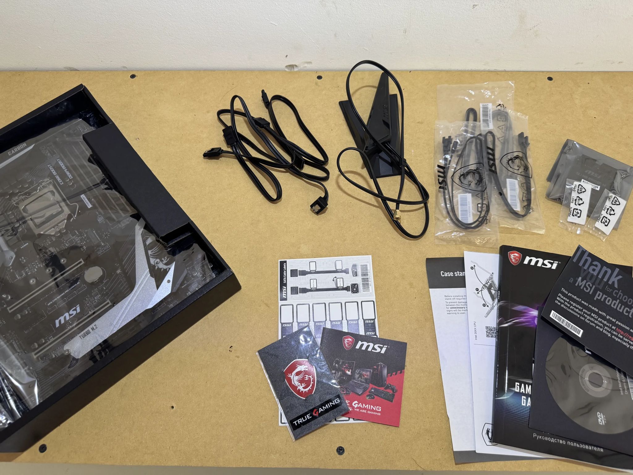 MSI MPG Z390 Gaming PRO Carbon AC WIFI w/ Intel Core i5-9600K 3.7GHz 6-Core Processor