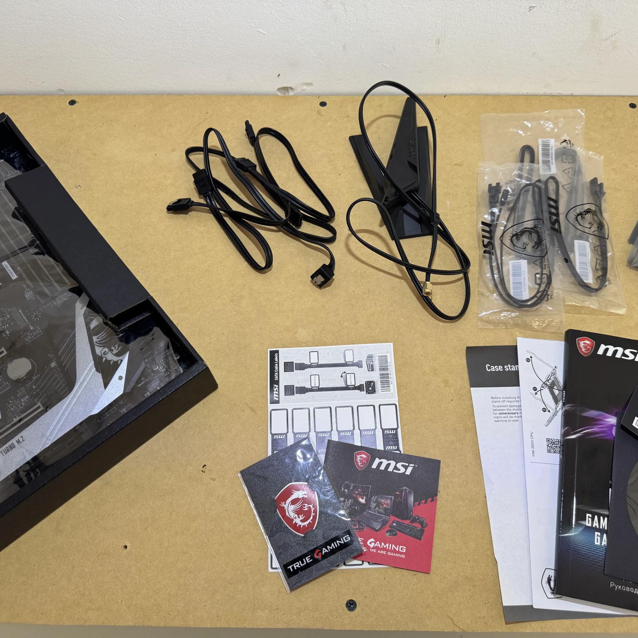 MSI MPG Z390 Gaming PRO Carbon AC WIFI w/ Intel Core i5-9600K 3.7GHz 6-Core Processor