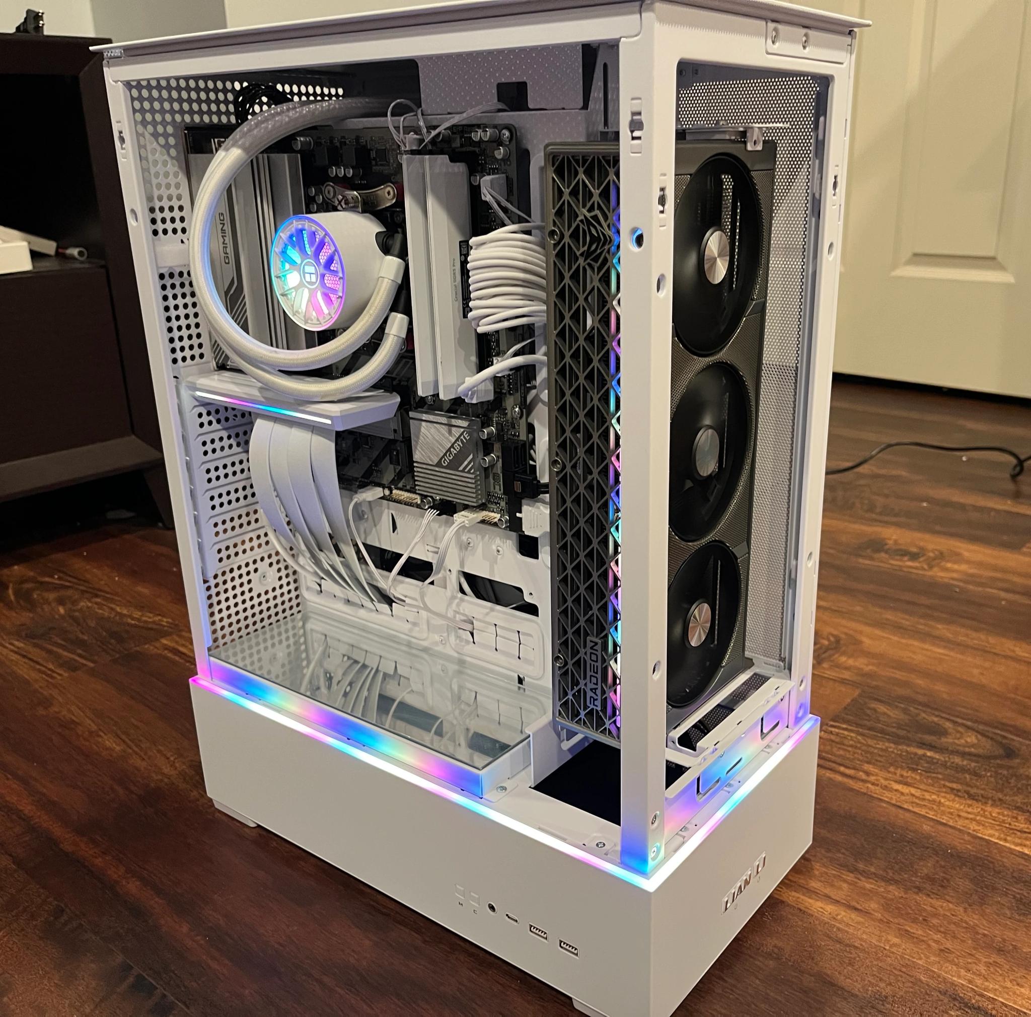TRIXXED OUT - Sapphire Nitro+ RX 9070 XT - Lian Li SUP01 - Ryzen 7700X 32GB DDR5 - 360 AIO