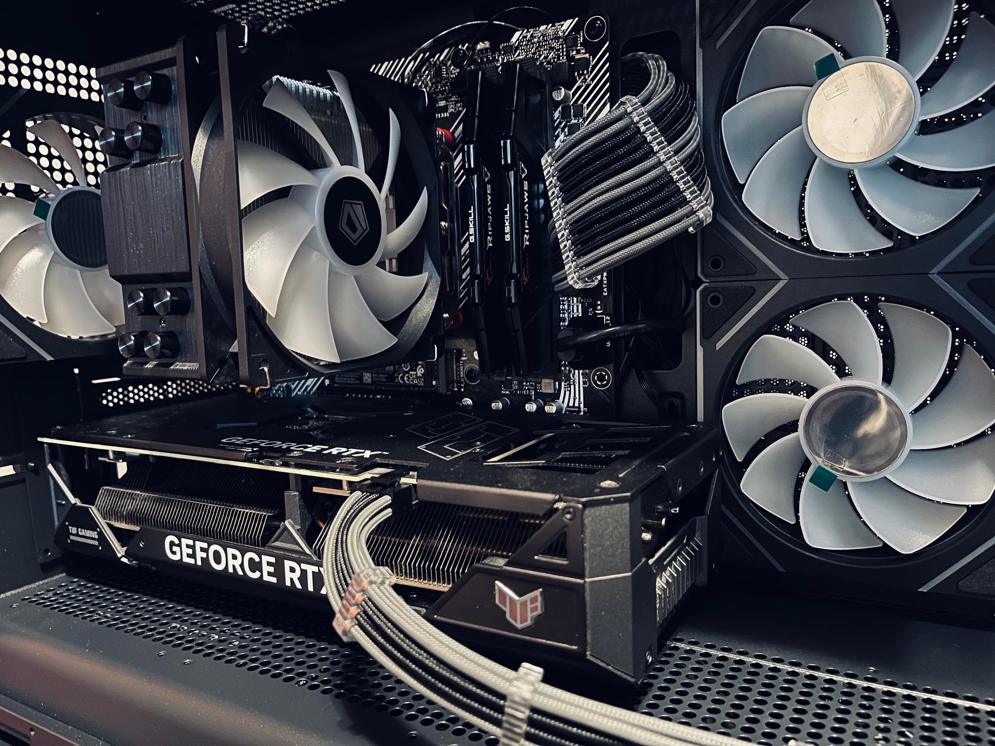 Pro Gaming PC |RTX 4070 // Ryzen 7 3700x // 32GB DDR4|
