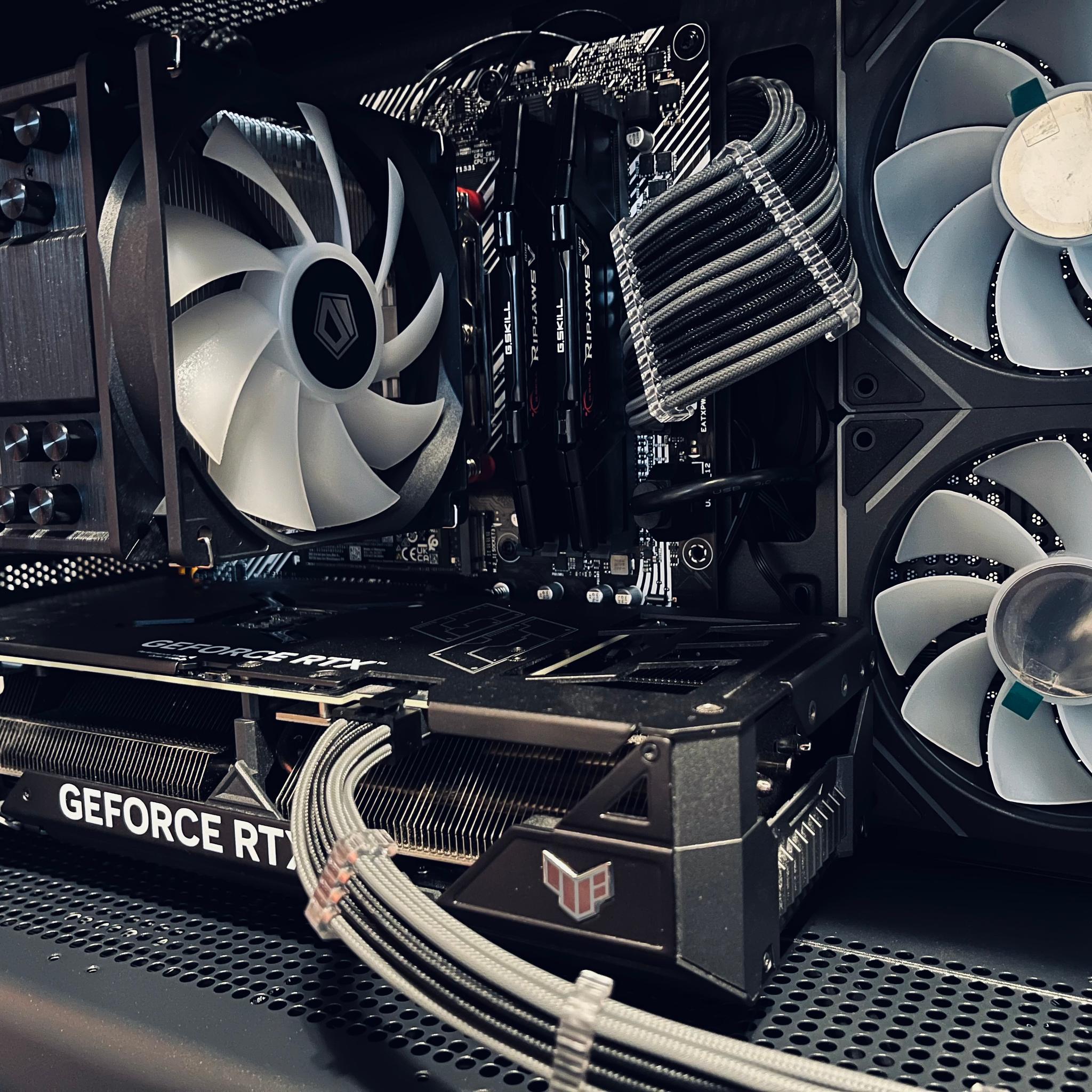 Pro Gaming PC |RTX 4070 // Ryzen 7 3700x // 32GB DDR4|