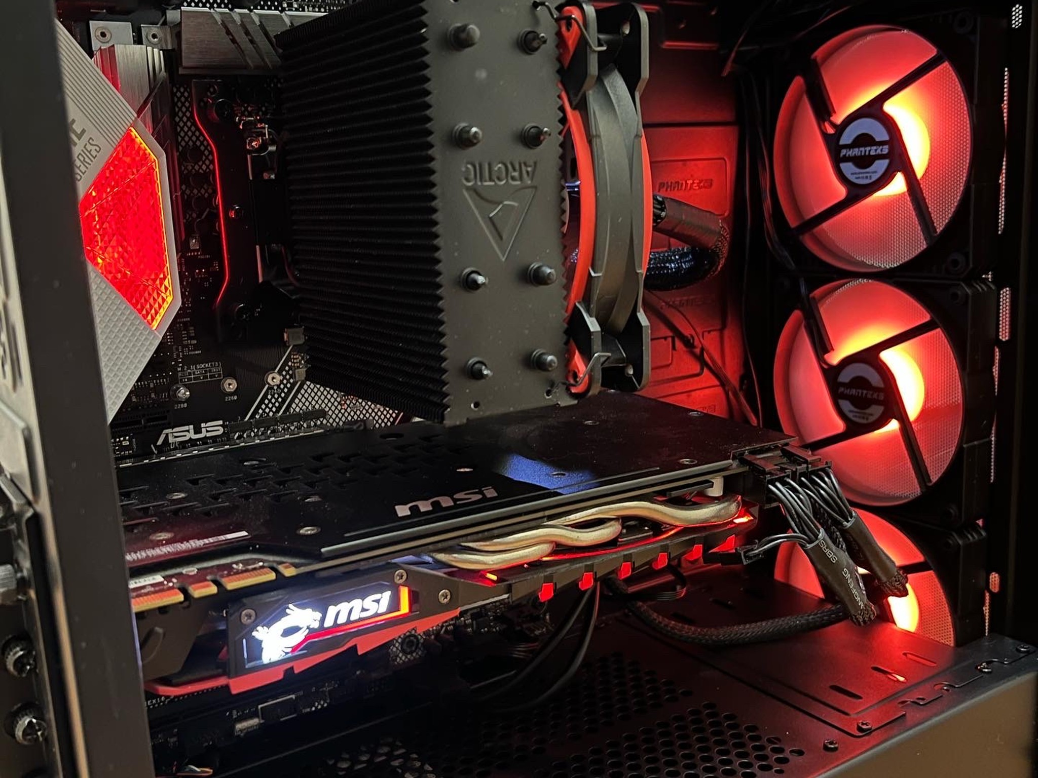 Red Liner (GTX 1070 + I5 9600KF)