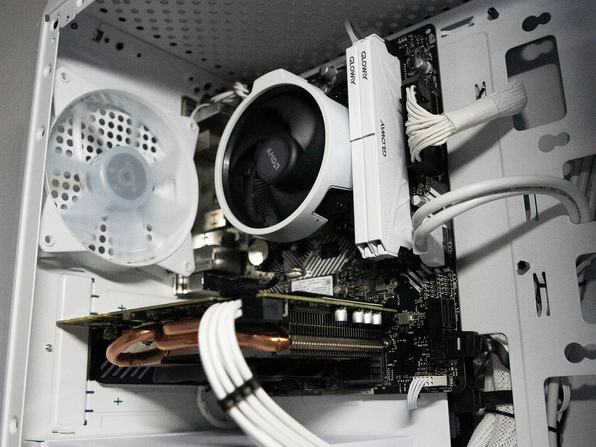 🌨🌨 | GTX 1080 8GB | RYZEN 5 1600X | 16GB DDR4 RAM | 2TB | Arctic Chill
