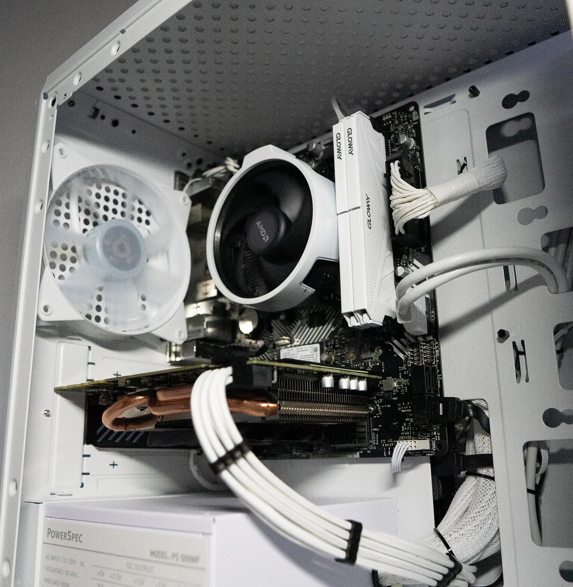 🌨🌨 | GTX 1080 8GB | RYZEN 5 1600X | 16GB DDR4 RAM | 2TB | Arctic Chill