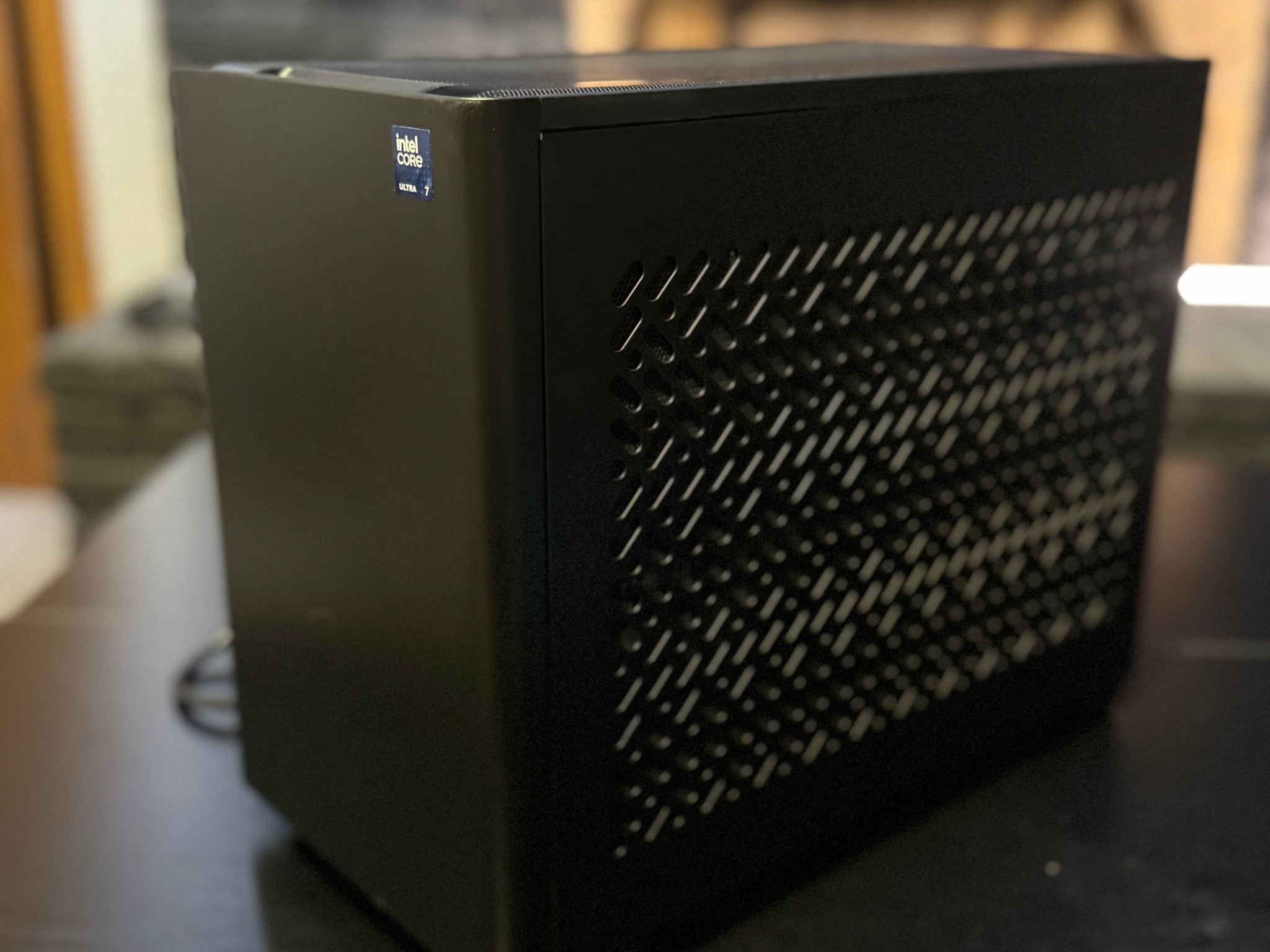 RTX 5090 - Ultra 7 265K - 48gb DDR5 7200mhz - 2TB GEN 5 [CUSTOM ITX PC]