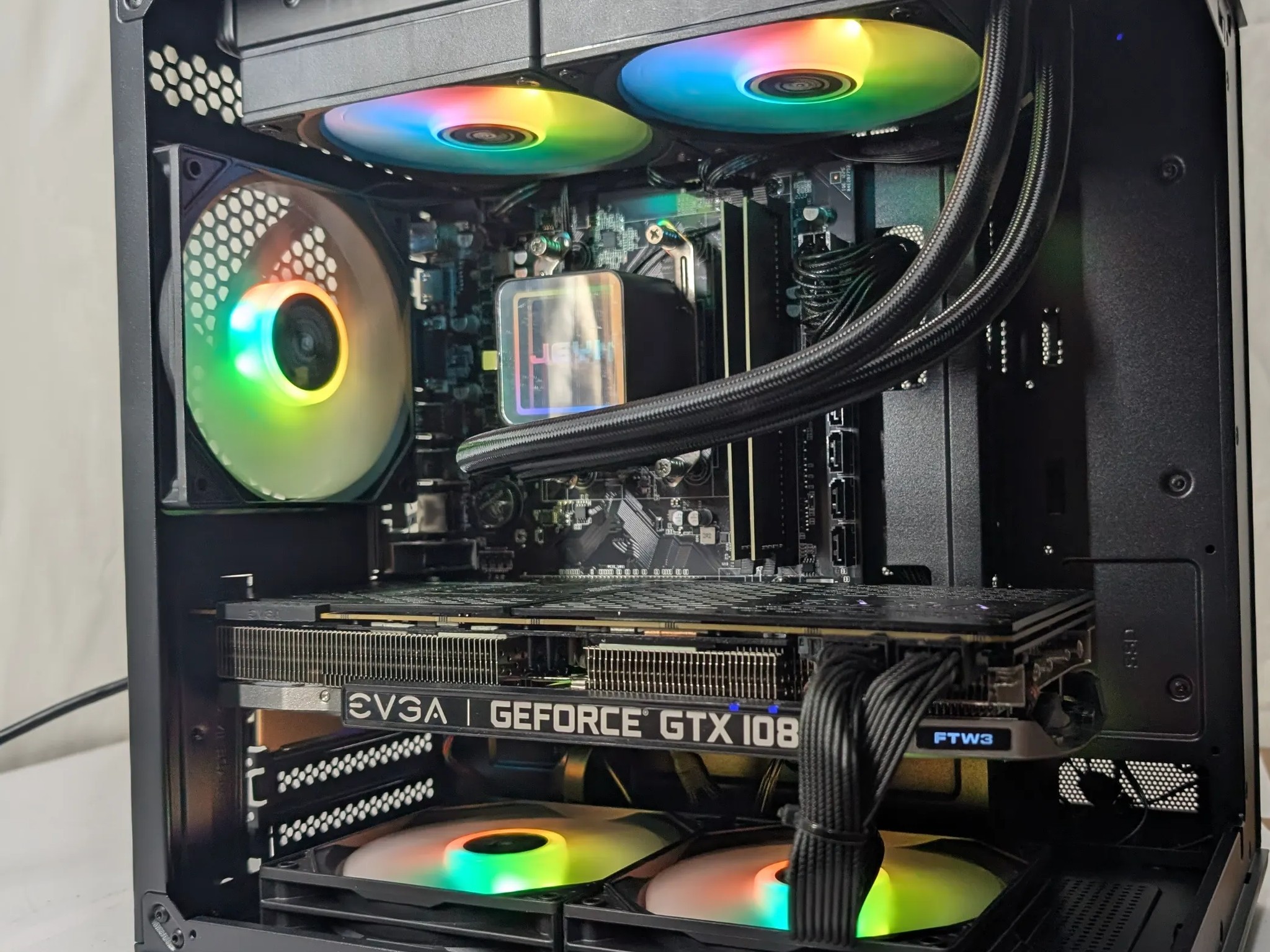 GTX 1080 TI 11GB| RYZEN 5 2600X | 16GB DDR4 | 500GB NVME