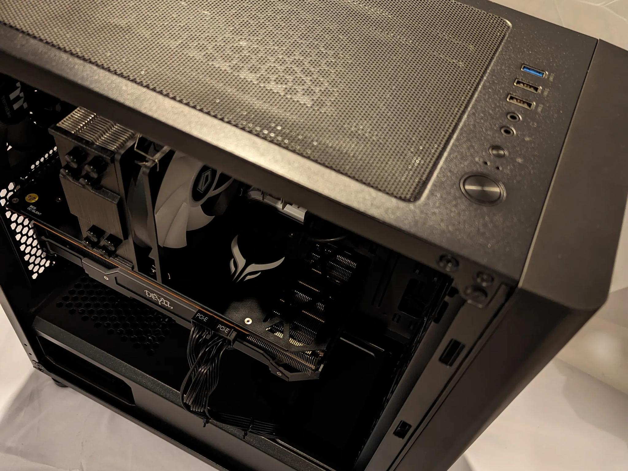 Intel i3-10100  | AMD 5700XT 8GB | 16gb Ram 3200Mhz| 256gb NVME SSD