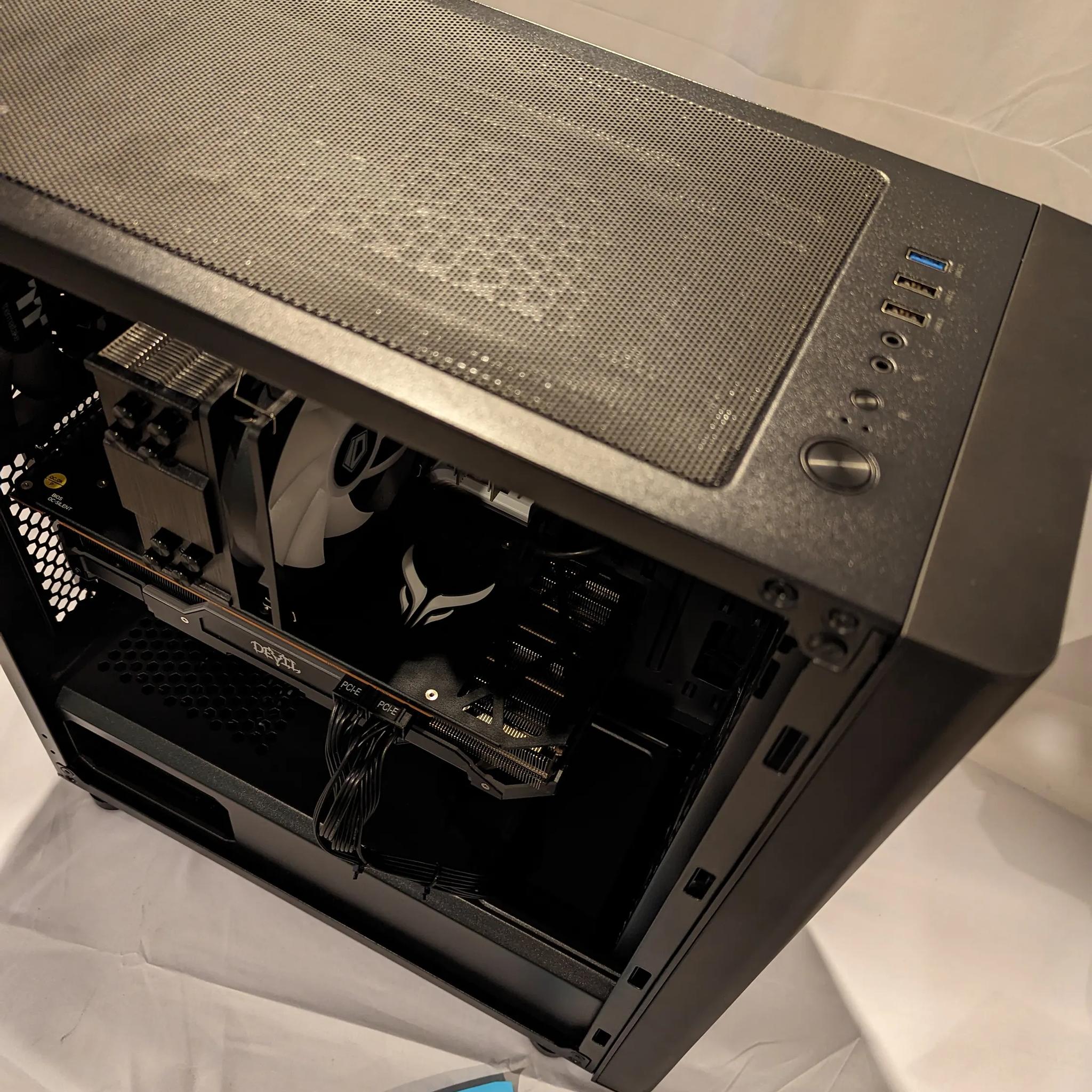 Intel i3-10100  | AMD 5700XT 8GB | 16gb Ram 3200Mhz| 256gb NVME SSD