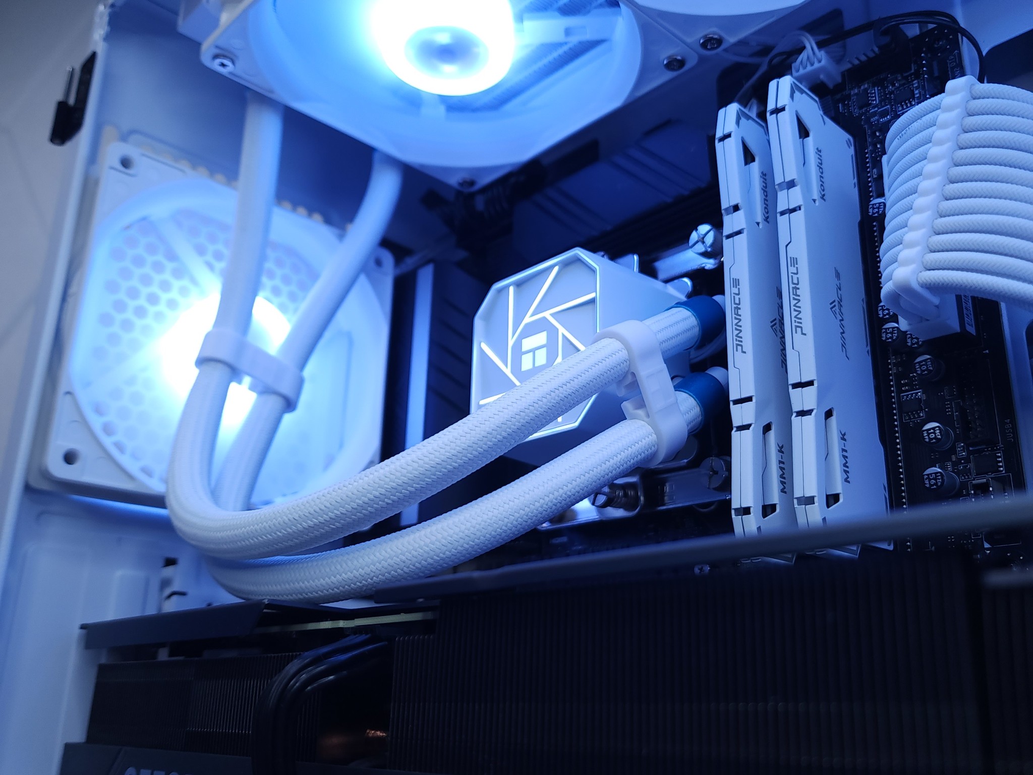 🤍🤍RTX 4070 Ti | Core i7 12700KF | 32GB 3200MHz | 1TB NVMe SSD Gen 4