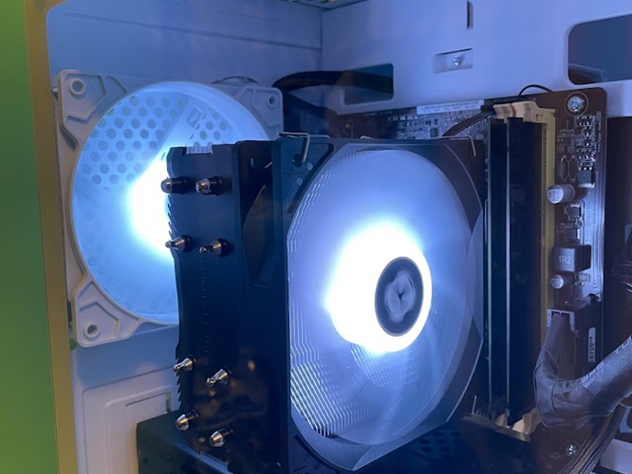 CLEAN White Gaming PC| Intel i5 / Amd RX580 / 8GB / 500GB SSD Win 10 Pro WiFi