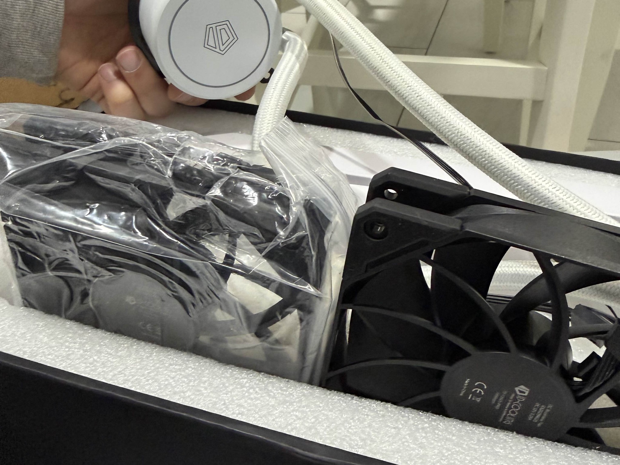 i5-7600k with Asus PRIMEz270-AR motherboard and ID Cooling AIO