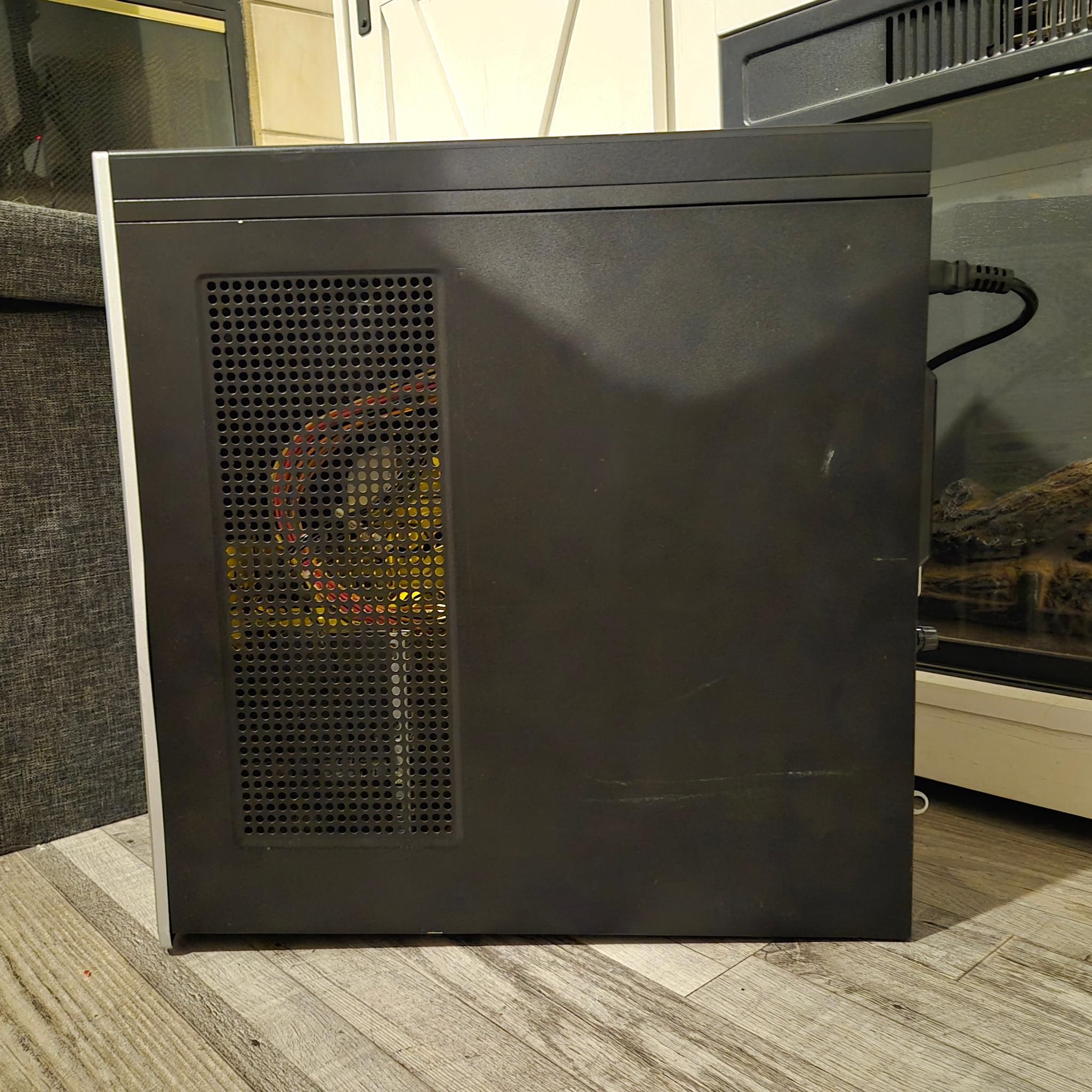 Scratch and Dent| 4 Core Xeon, 12GB RAM, 256GB SSD, R5 340 1GB