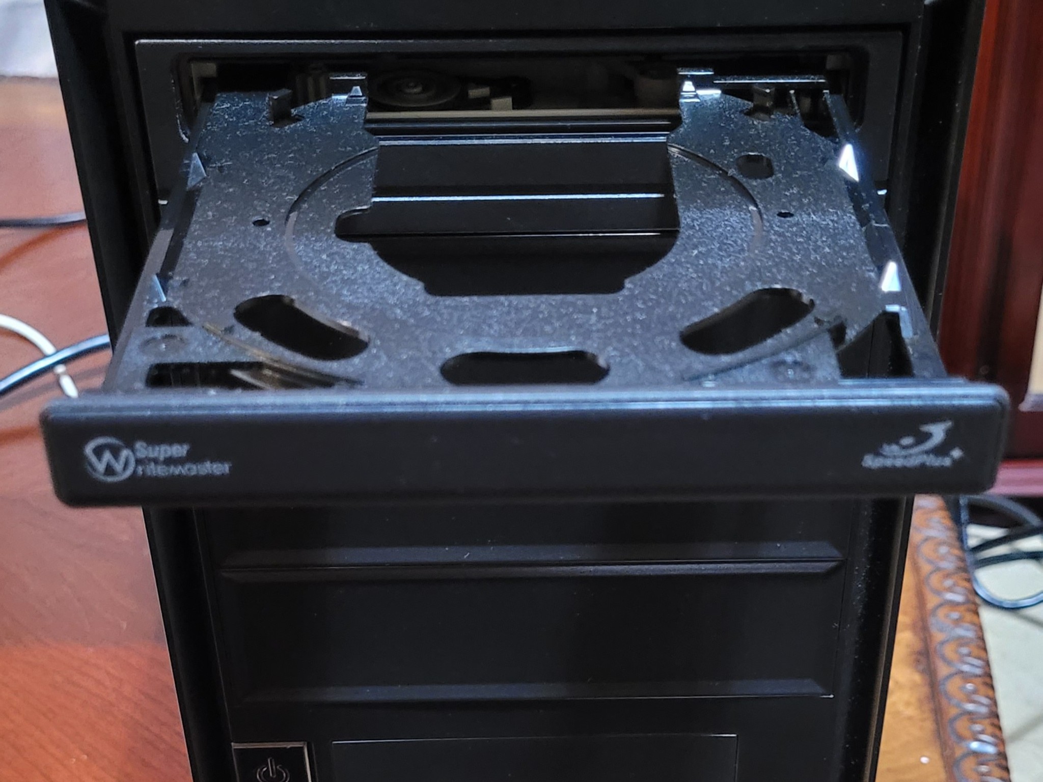 Cooler Master Elite 350 | Pentium E5700 3 GHZ | 4GB RAM | 240 GB SSD | HD 4350 | 2000s Retro Gaming