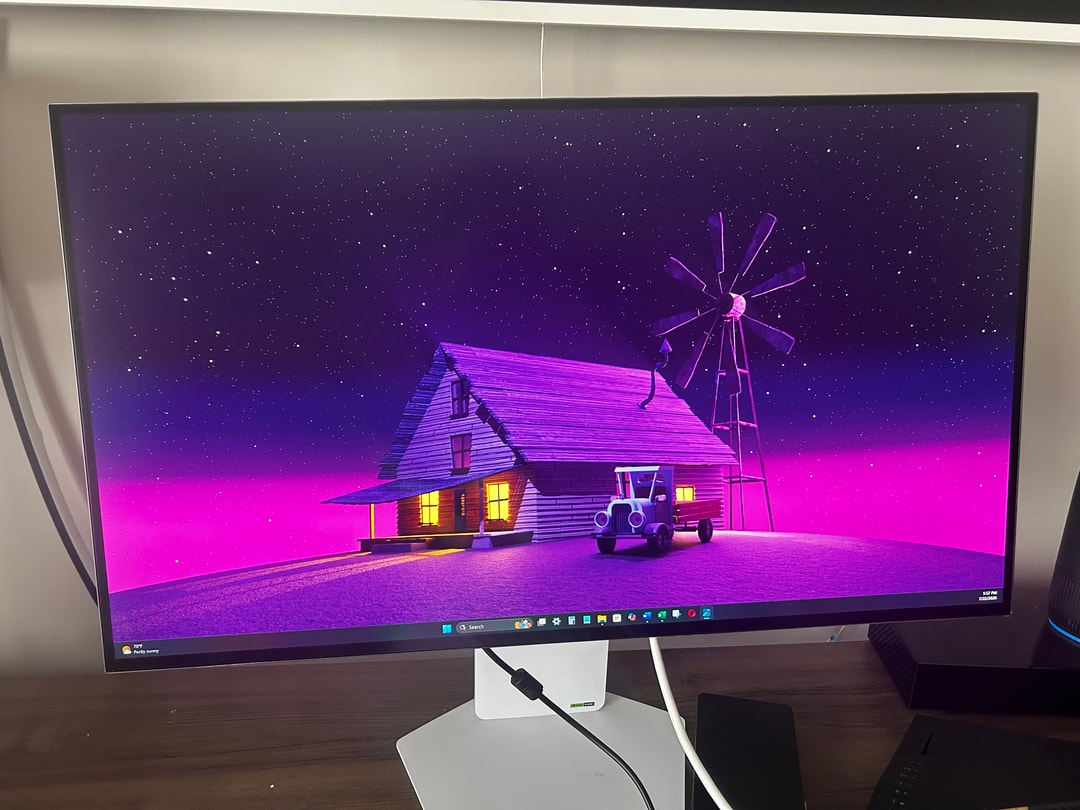 ALL WHITE LG UltraGear 32