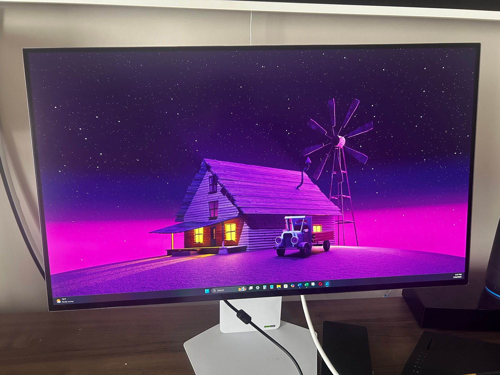 ALL WHITE LG UltraGear  32" 4K UHD (3840 x 2160) 240Hz Gaming Monitor (32GS95UV-W)