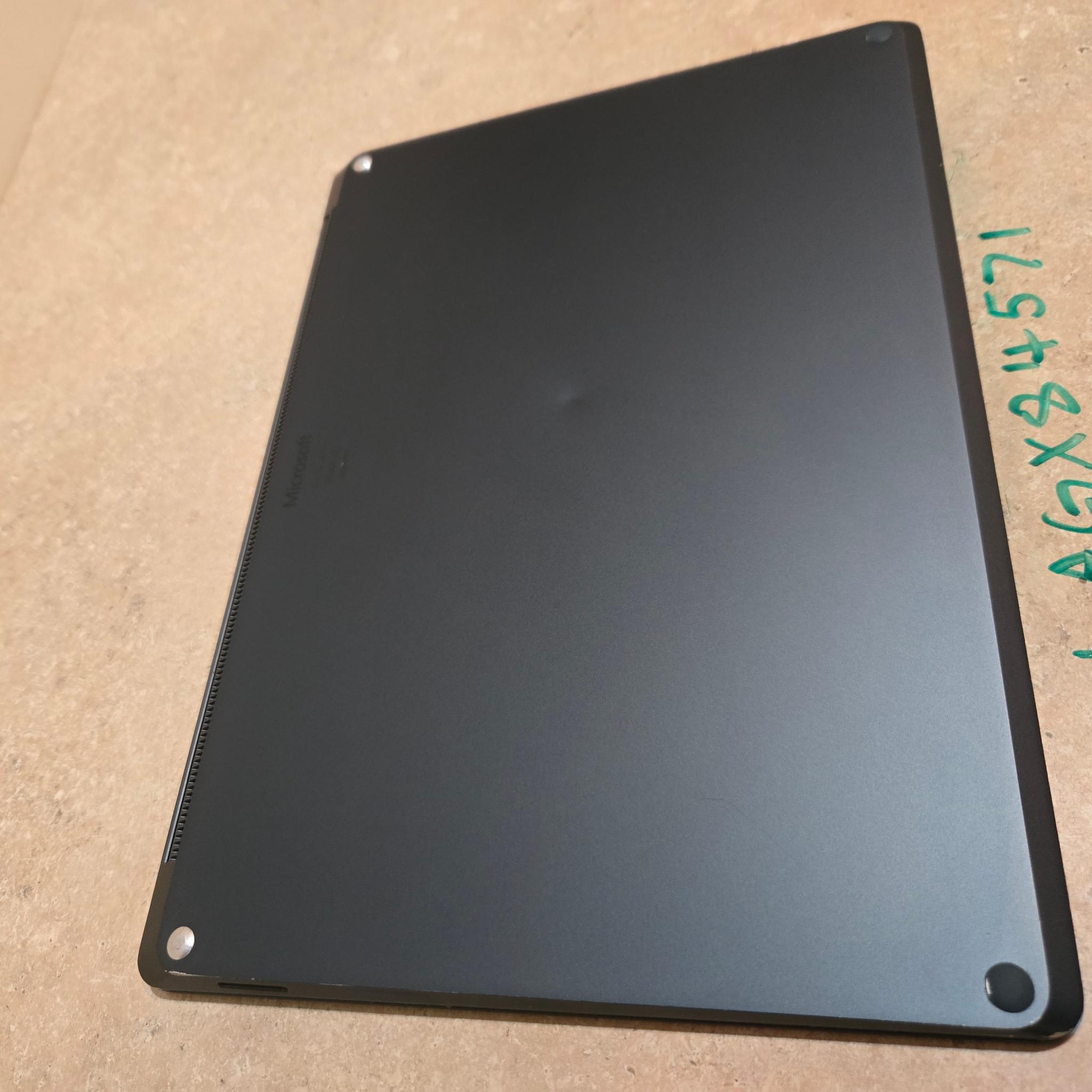 Microsoft Surface Laptop 2 - 13.5" Touch Screen - 256GB SSD - intel i5 - Model 1769