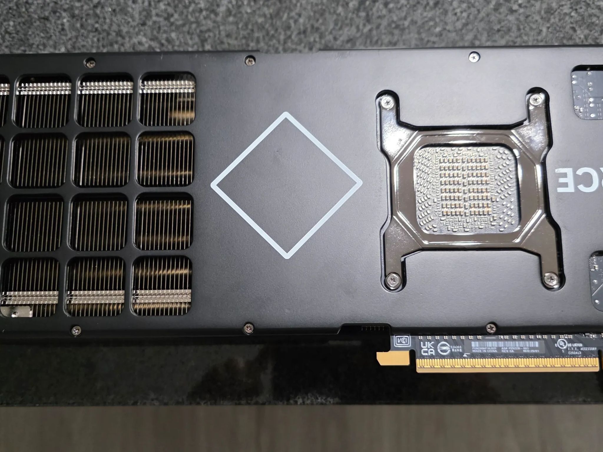 HP RTX 5090