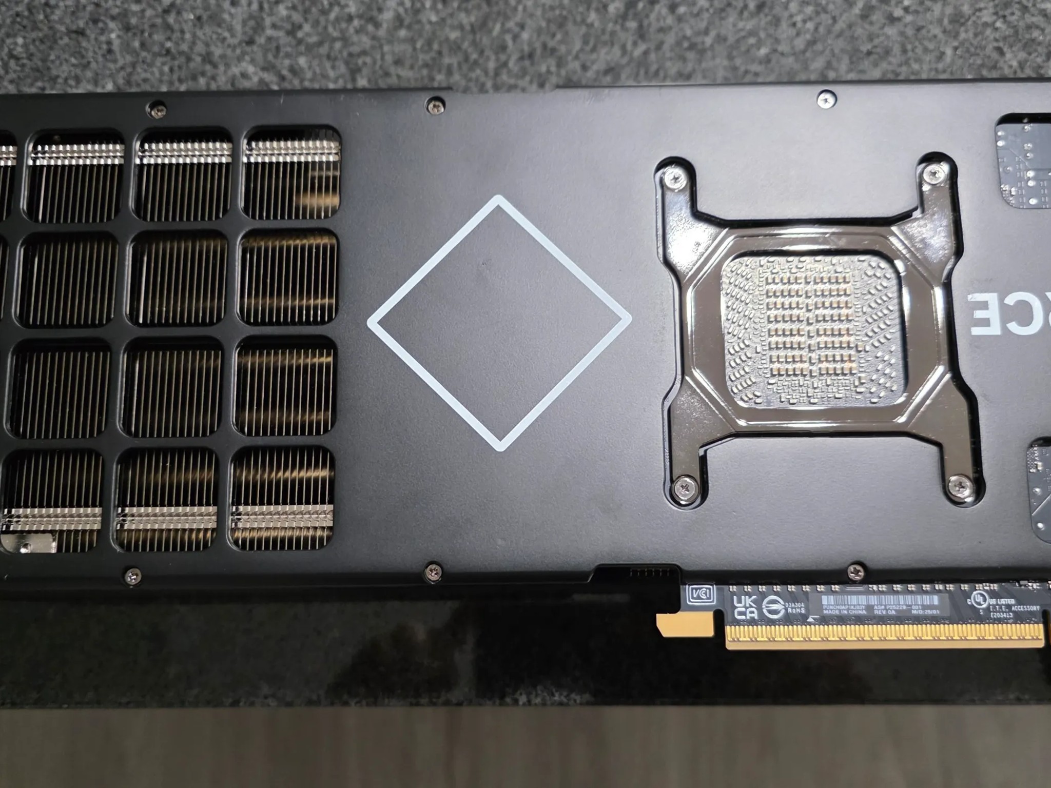 HP RTX 5090