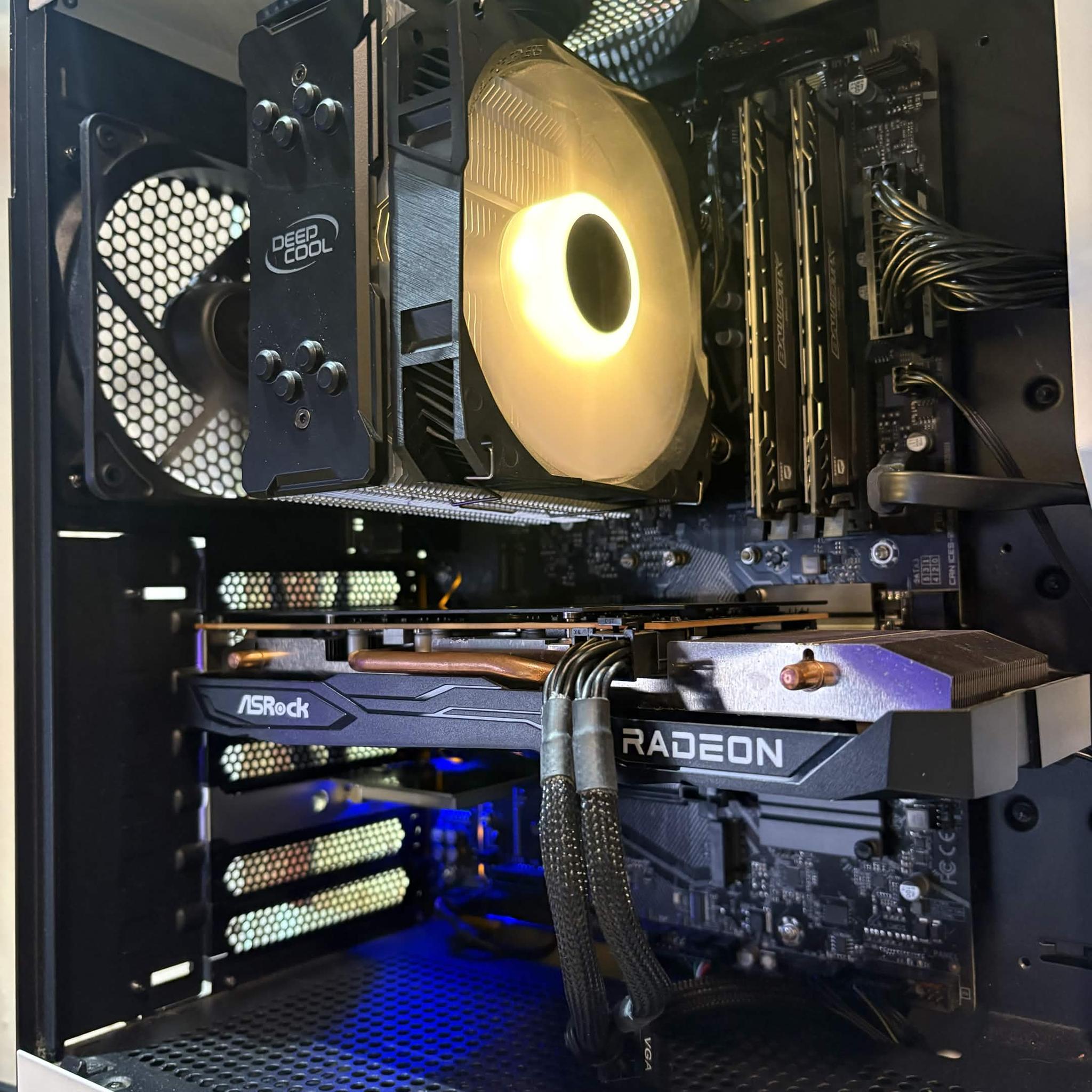 Black Cat Customs - FrostClaw (i5-10400 / RX 6600XT / 2x8GB RAM / 256GB SSD + 1TB HDD