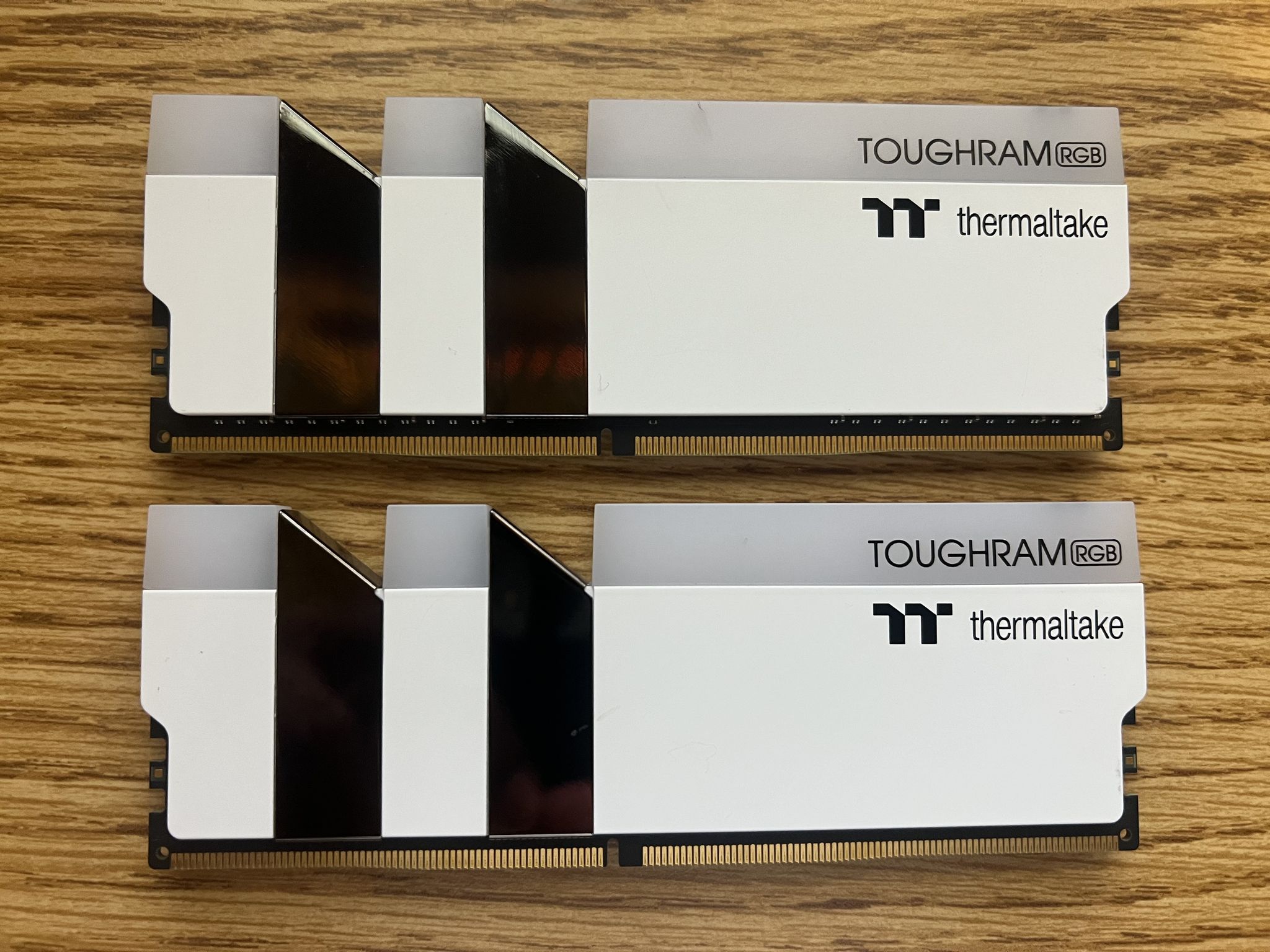 16GB (2x8GB) DDR4-3600MHz CL18 Thermaltake RGB White RAM Memory