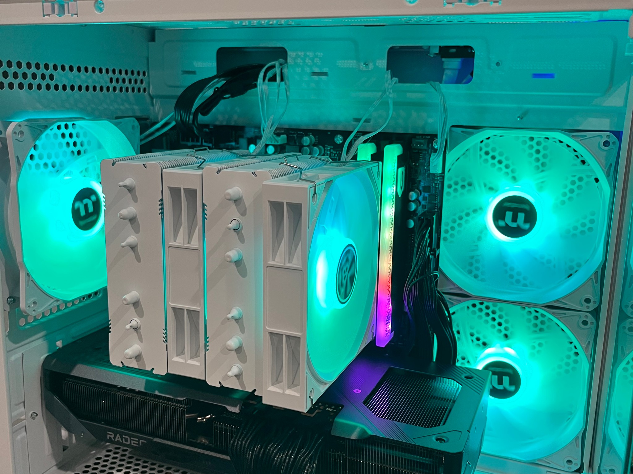 NO COMPROMISE - Gigabyte 9070XT 16G - Ryzen 7800X3D 32GB DDR5