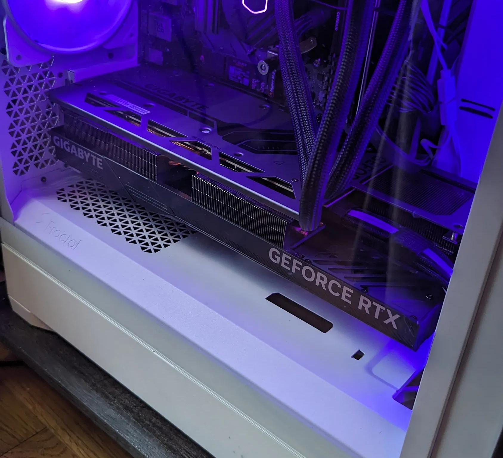 GIGABYTE GeForce RTX 4090 WINDFORCE V2 and cable mod cable