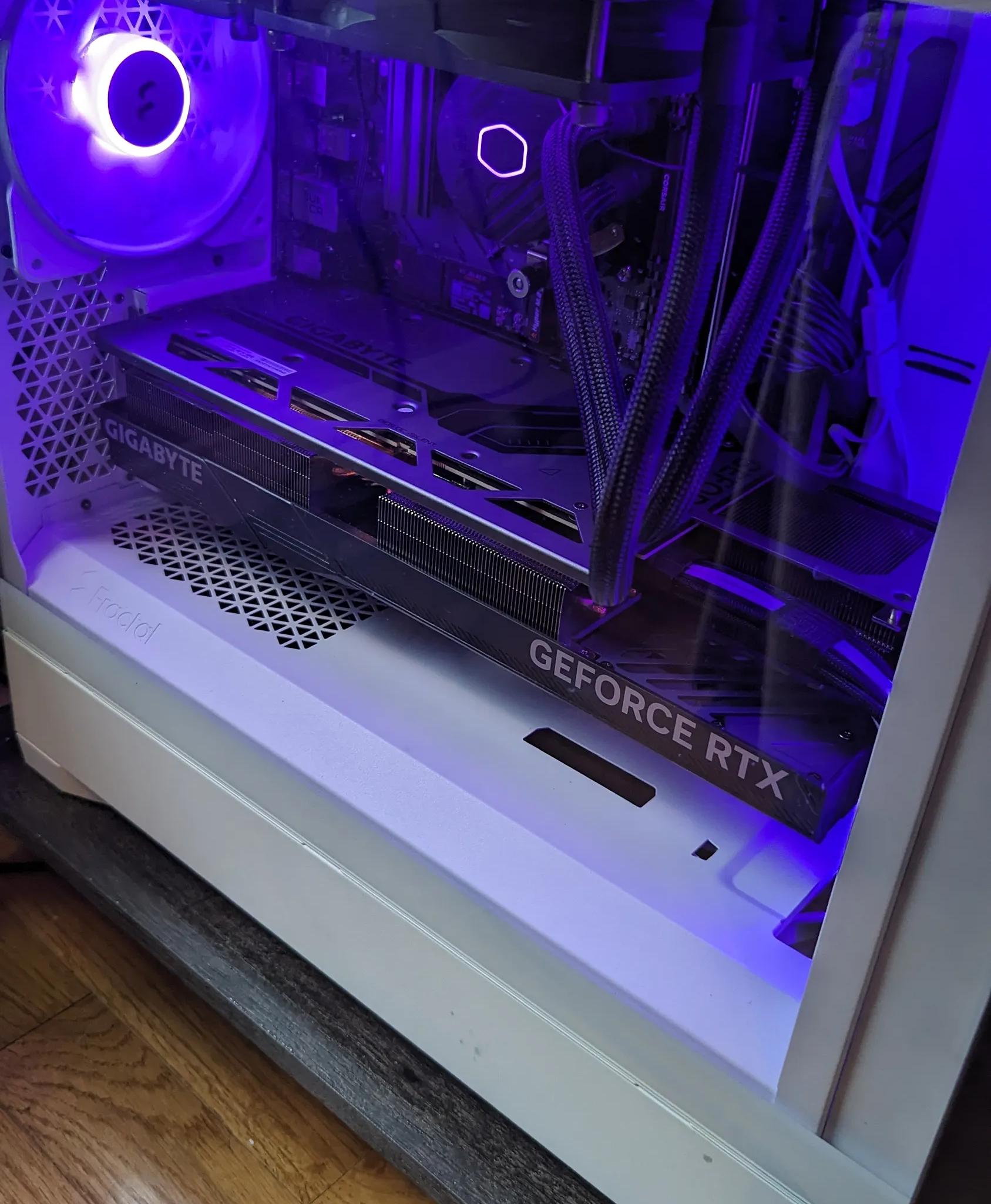 GIGABYTE GeForce RTX 4090 WINDFORCE V2 and cable mod cable