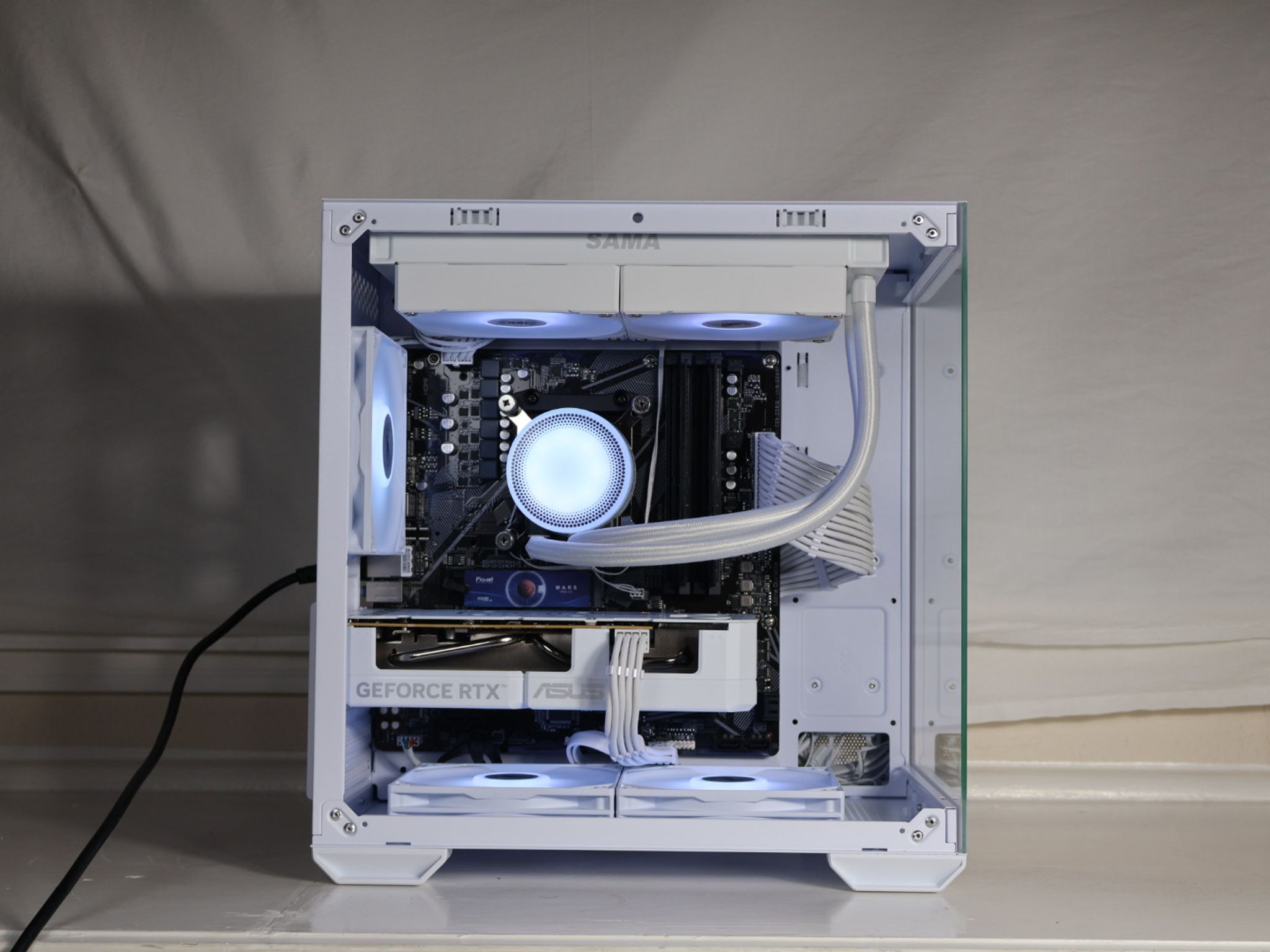 ⚪Dry Ice | RTX 5060 Ryzen 5 16gb ram 1tb nvme⚪