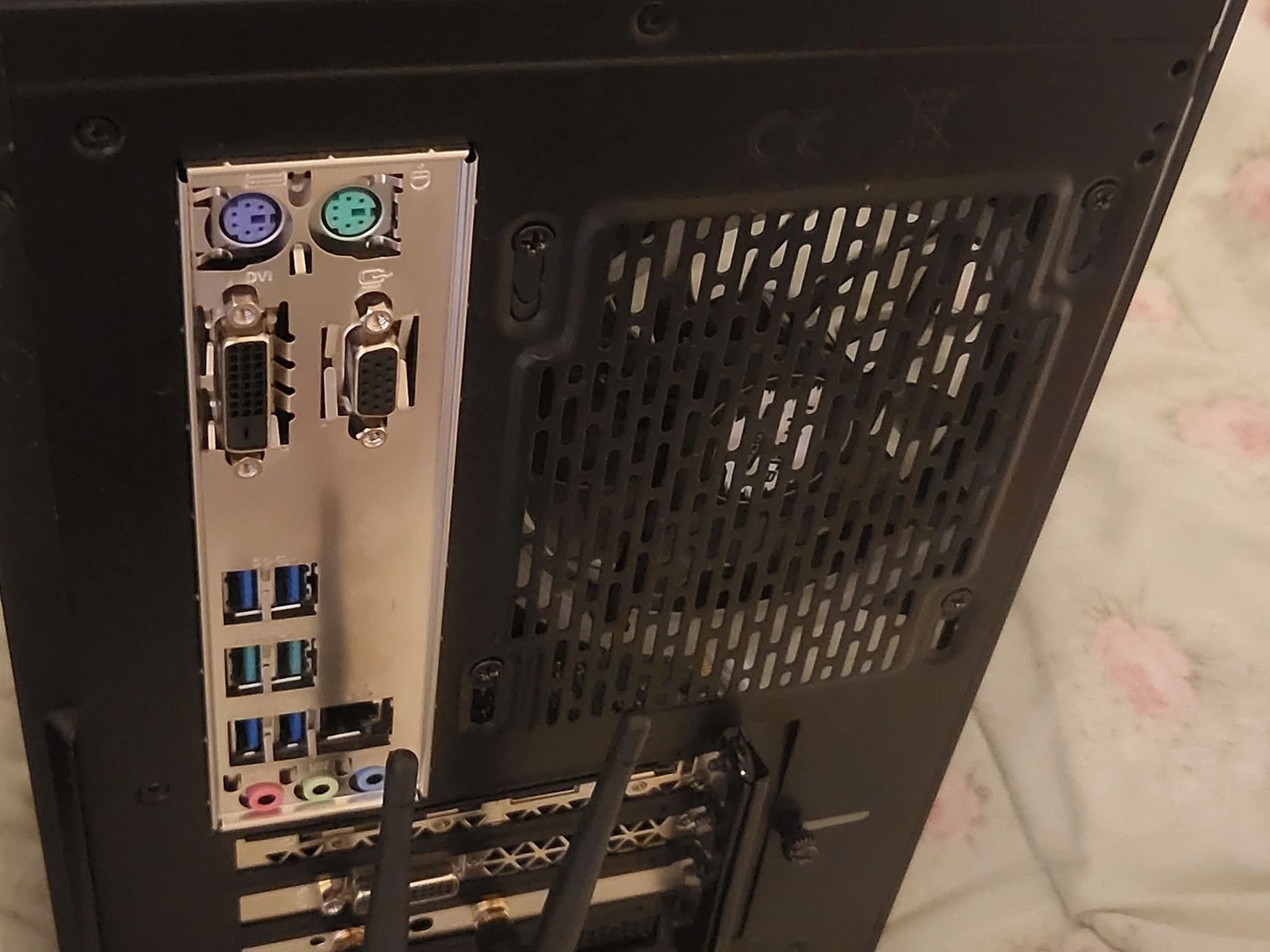 Thermaltake AM4 Rig | Ryzen 5 3600 | 16GB DDR4 RAM | RX 5600 XT | 1TB SSD