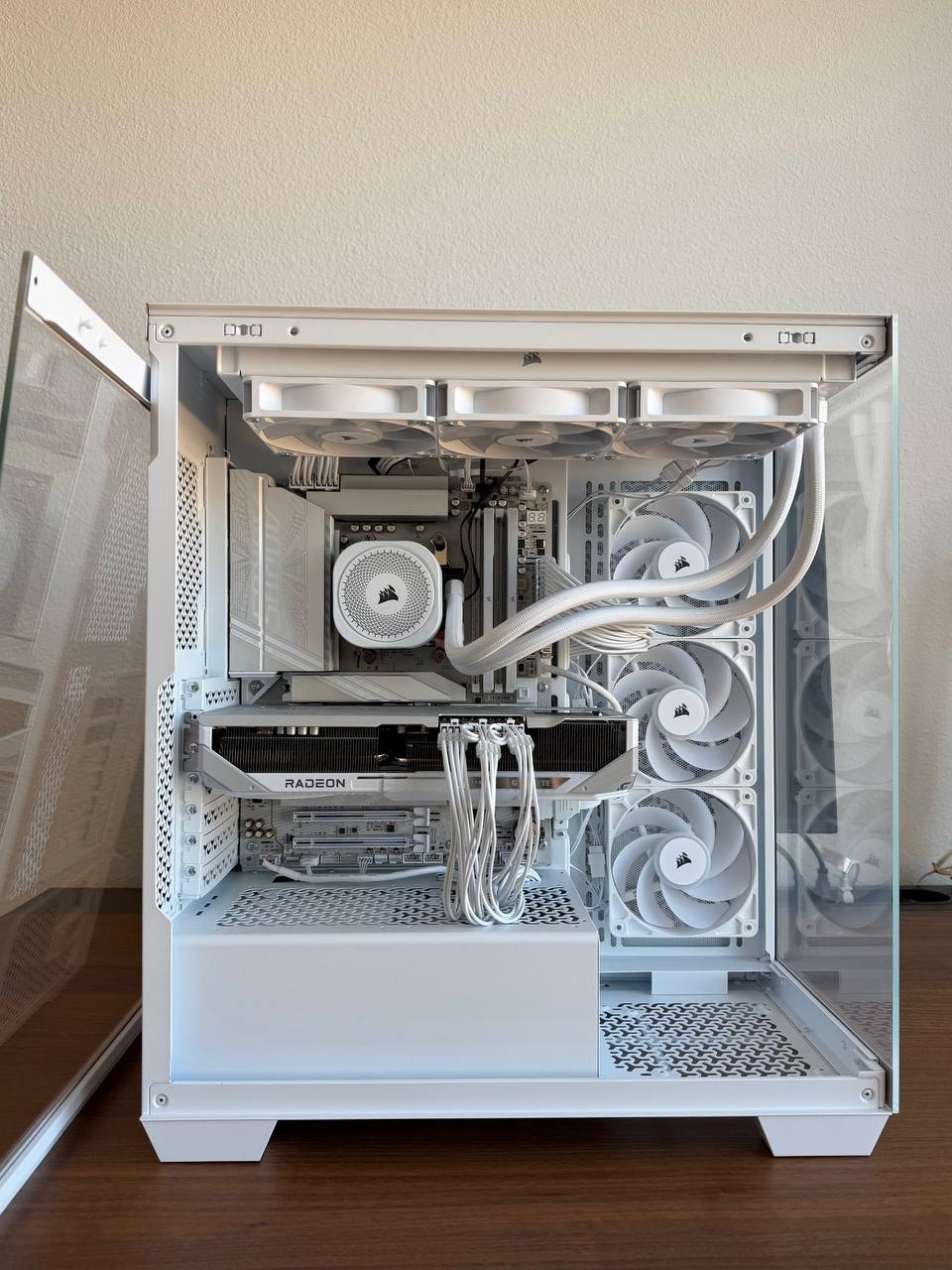 High-End Gaming PC - AMD Ryzen 7 9800X3D / AMD RX 9070 XT / 32GB DDR5 RAM