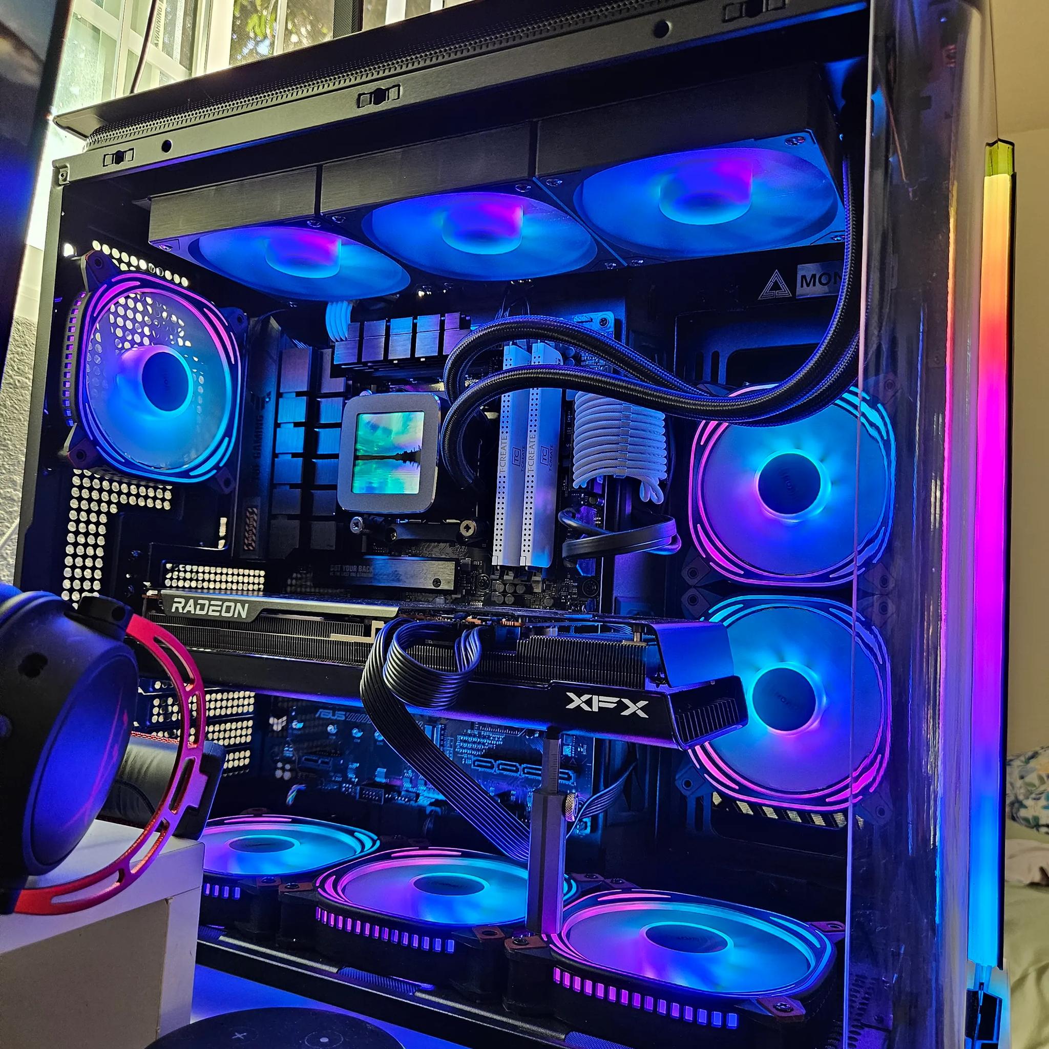 RX 7800 XT Gaming PC / Ryzen 7 7700X / 32GB DDR5 / 1TB M.2 NVMe / B650E / Montech King 95 / P30