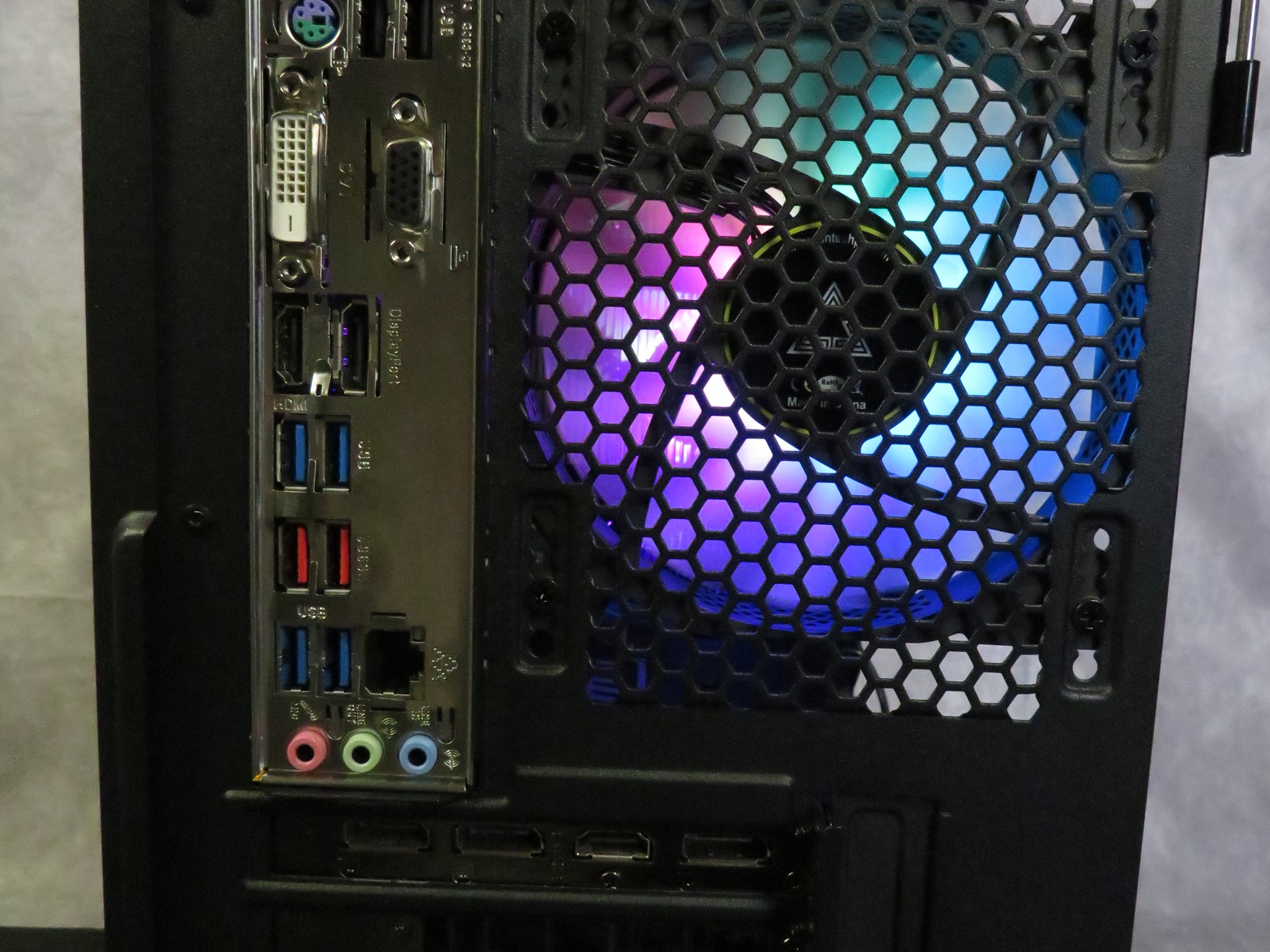 Mid-Range GAMER! Ryzen 5 3600 + RTX 2070 Super + 16 GB DDR4 + 1 TB NVME SSD