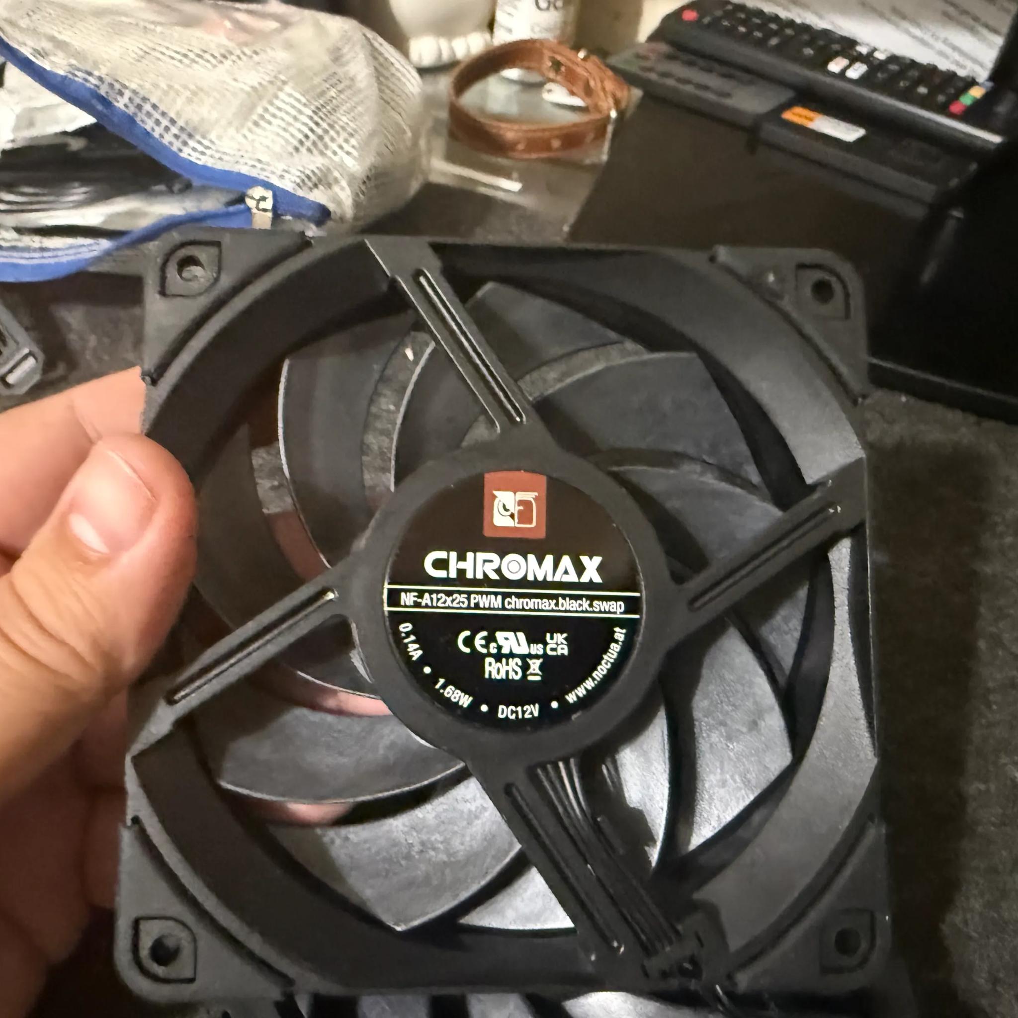 4xNoctua NF-A12x25 PWM chromax.Black.swap, Premium Quiet Fan, 4-Pin (120mm, Black)