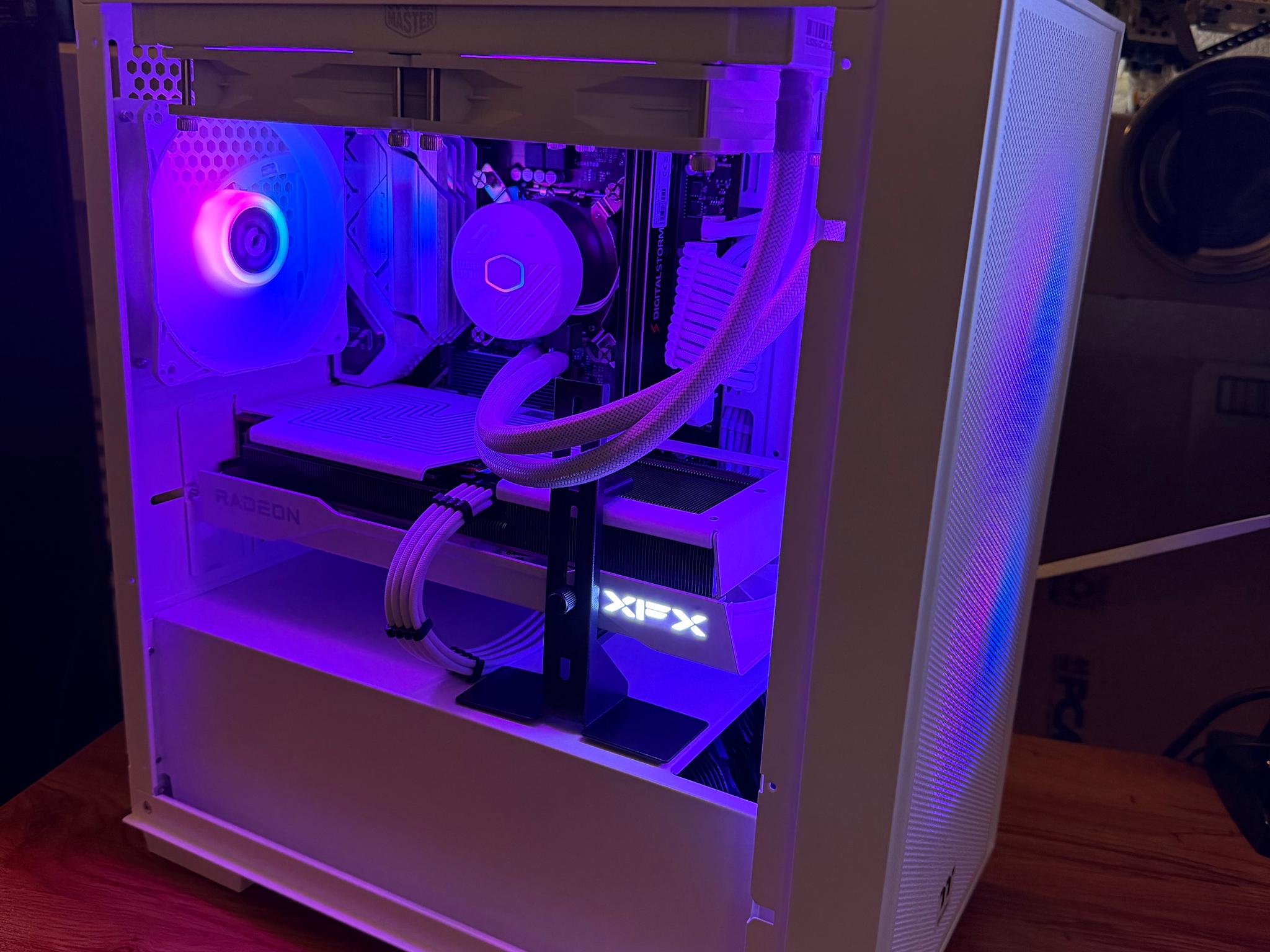 ❄️🧊 White Out 🧊❄️ Intel Gaming PC! i5-13600K | 9060XT 16GB | 1TB SSD | 32GB DDR4 | Free Shipping!