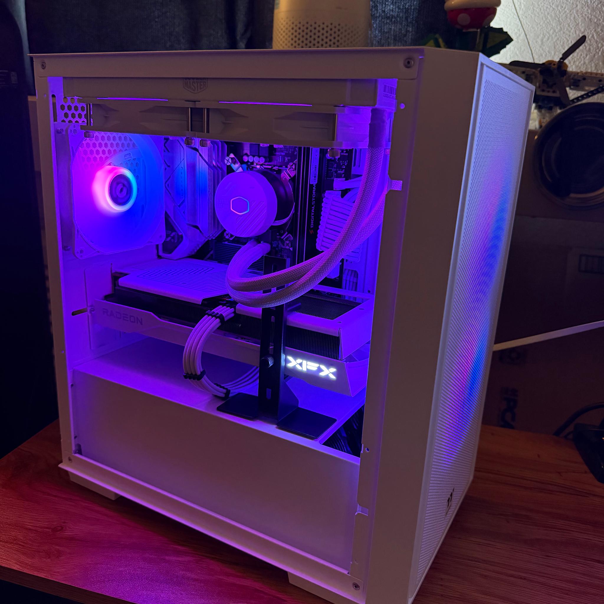 ❄️🧊 White Out 🧊❄️ Intel Gaming PC! i5-13600K | 9060XT 16GB | 1TB SSD | 32GB DDR4 | Free Shipping!