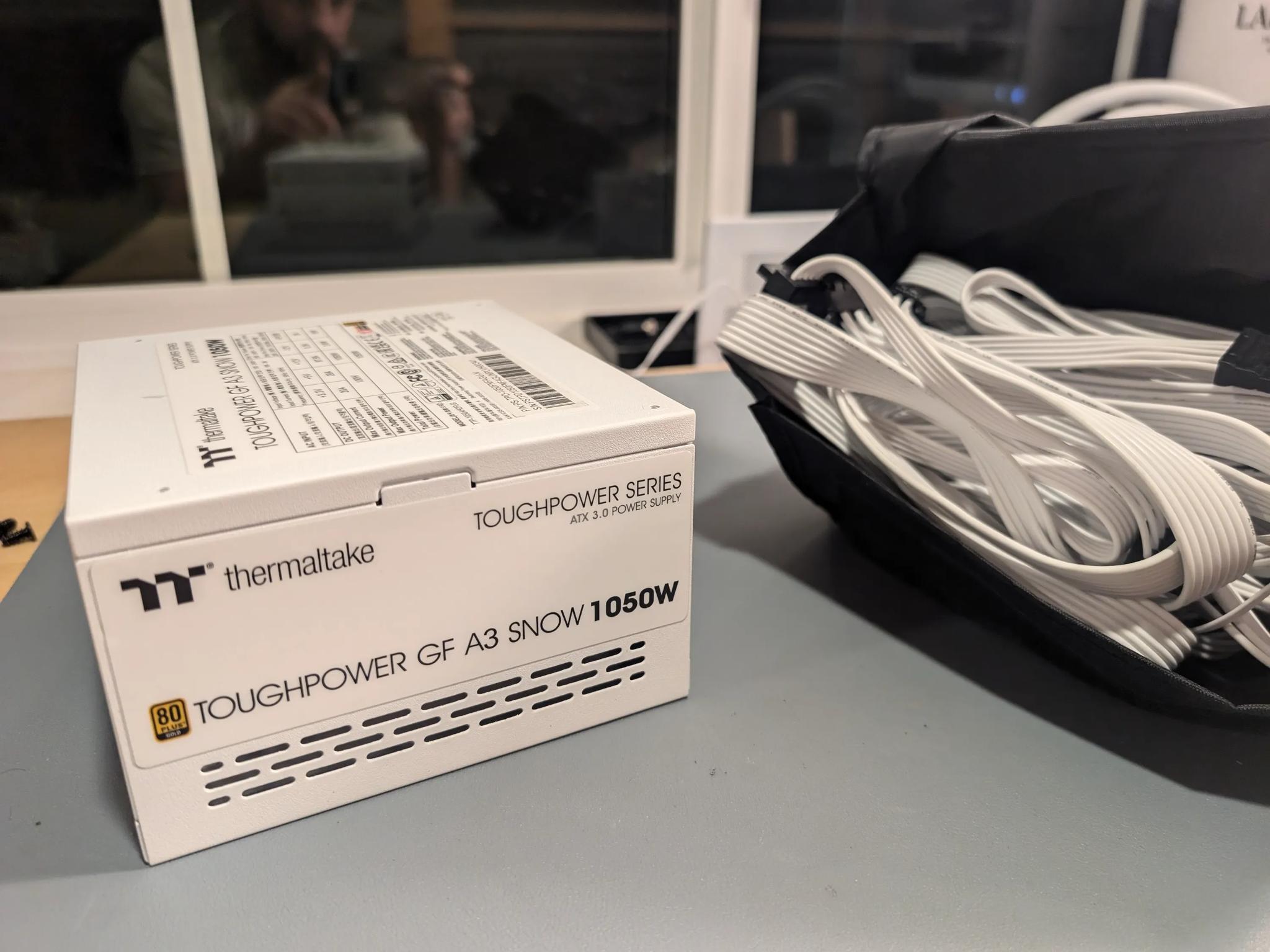 Thermaltake Toughpower 1050w Snow ATX