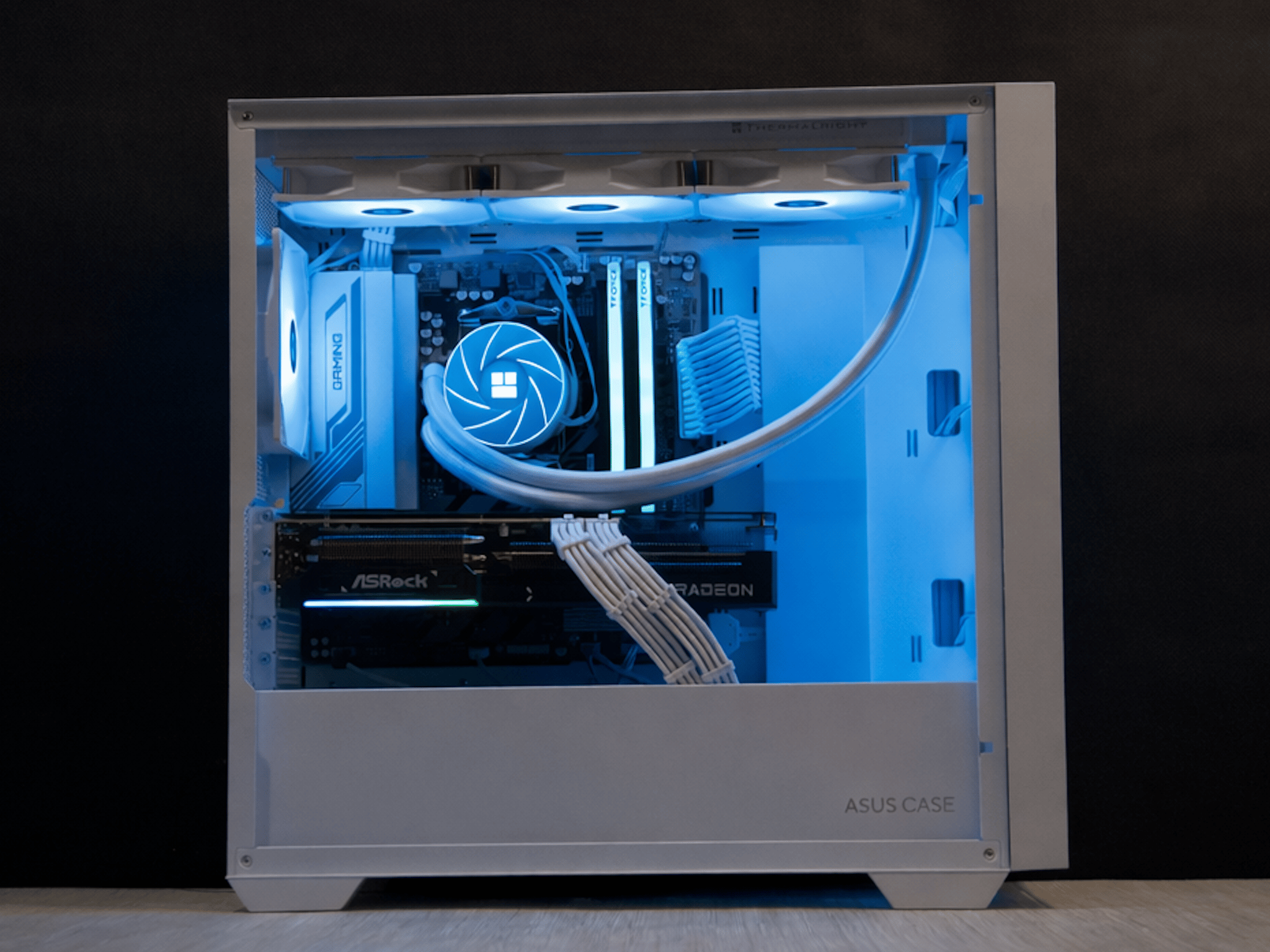 RX 9070 XT, 4TB NVMe SSD, Ryzen 5 7600X, 16GB DDR5, WiFi - Liquid Cooled Gaming PC