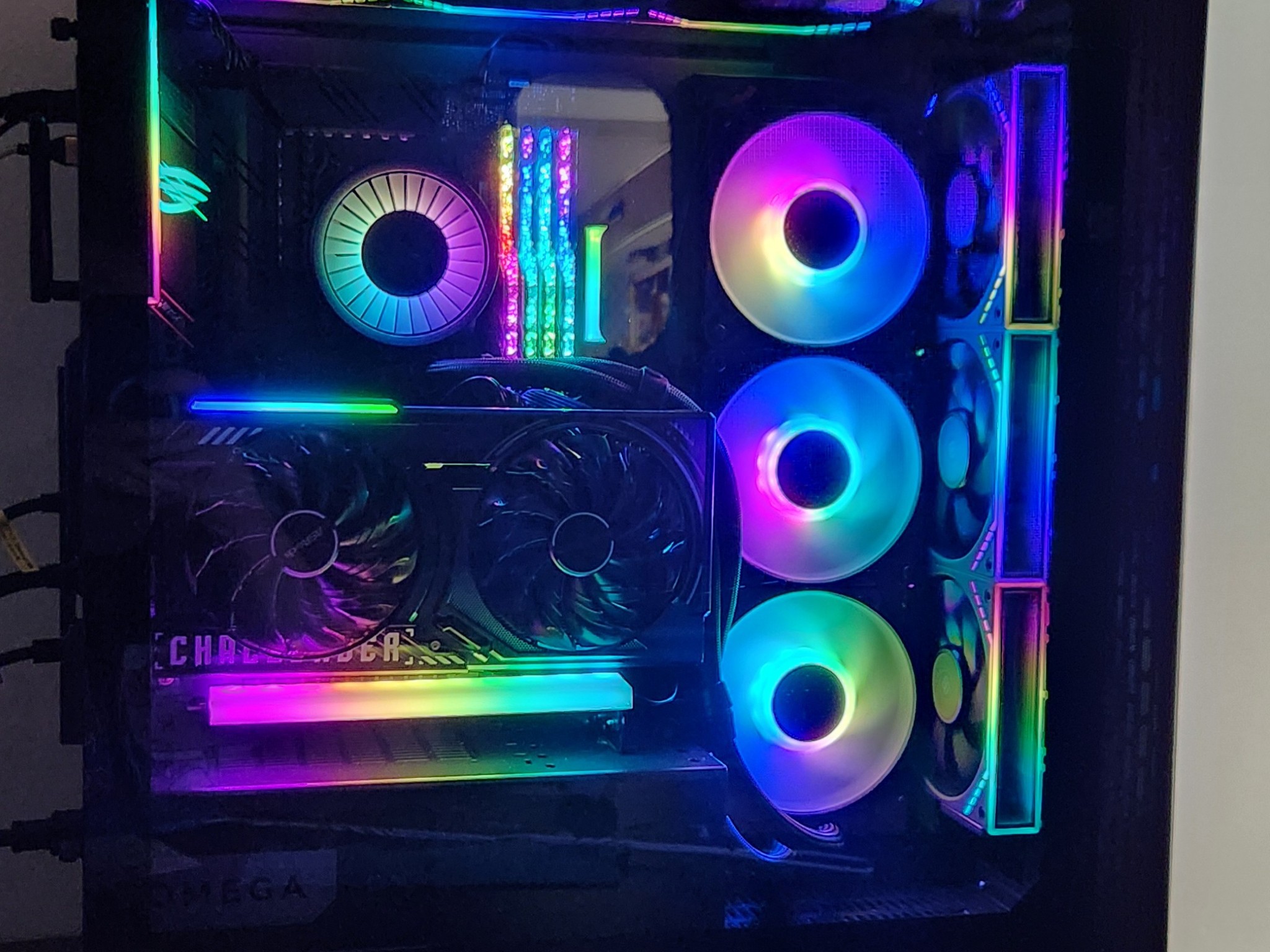 Ryzen 7 5800X - Radeon 9060 XT 16GB - 64GB G.Skill Trident Z Royal (DDR4 3600)