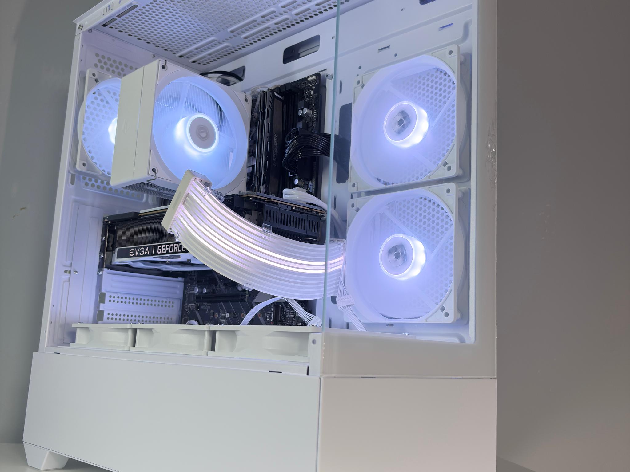 White Gaming PC Build / Ryzen 5 + 2070Super / SSD / Ready to play!