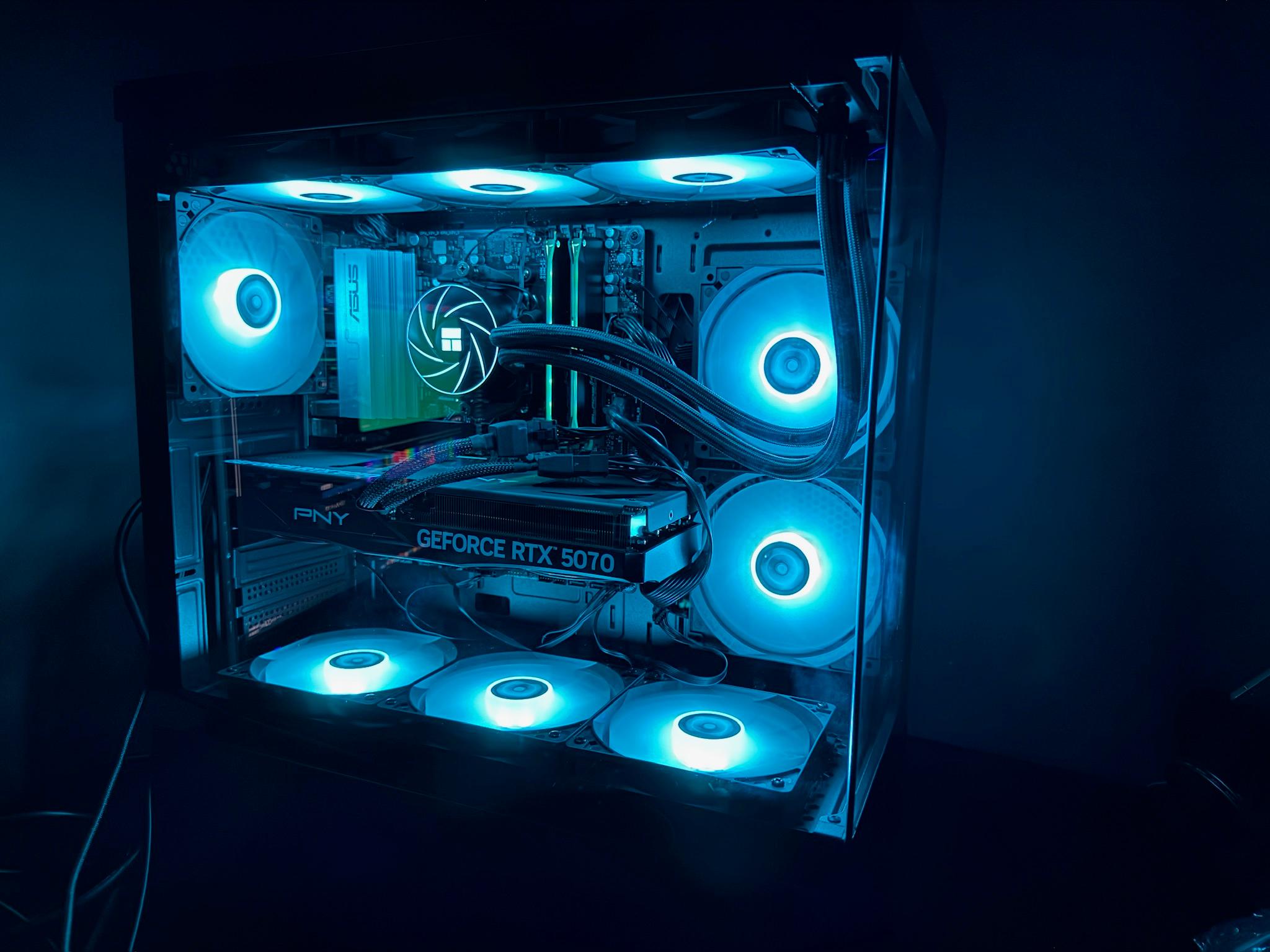 5070/Ryzen 7 7700x/16GB DDR5/1TB NVme Gaming pc