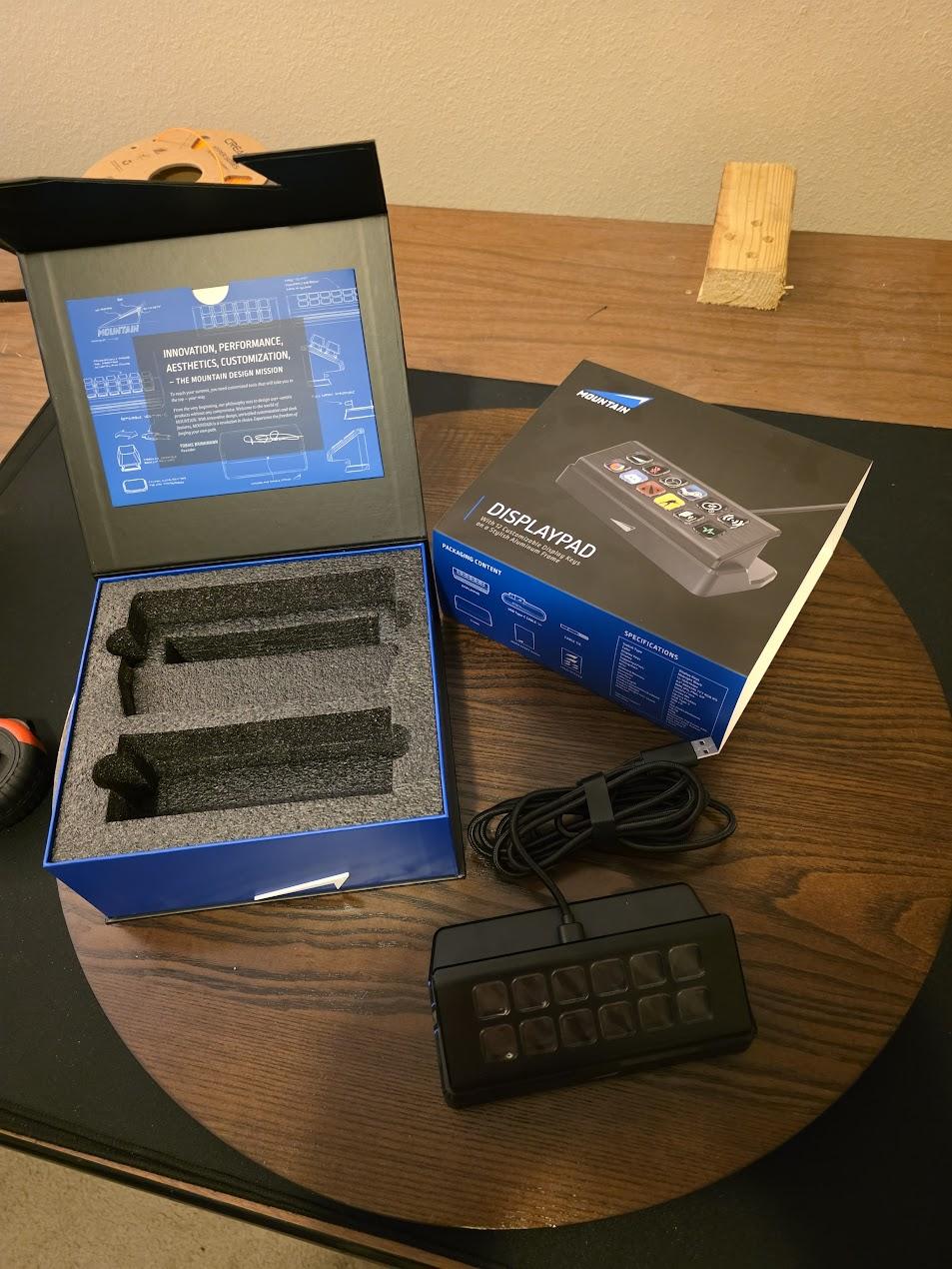 Montech KING 95 Computer Case/MOUNTAIN Displaypad With Aqua Elite 360 AIO and 9 RGB Fans PLUS